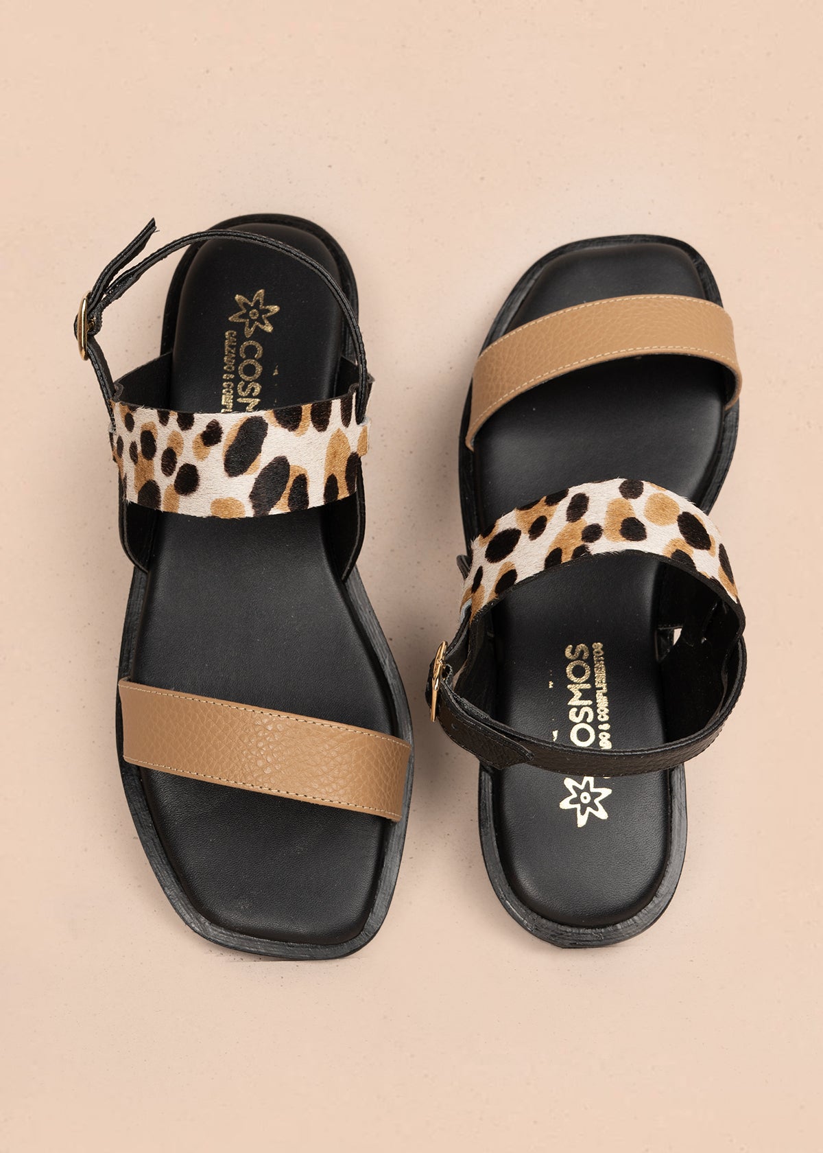 Sandalias planas en cuero color negro con tira animal print 107017