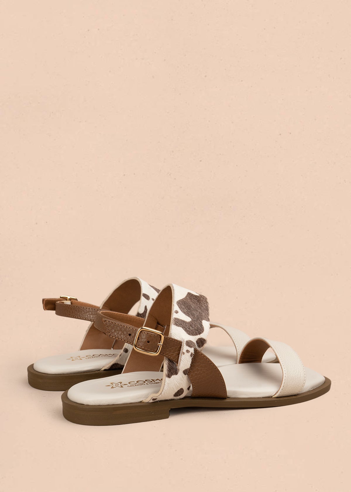 Sandalias planas en cuero color talco con tira animal print 107017