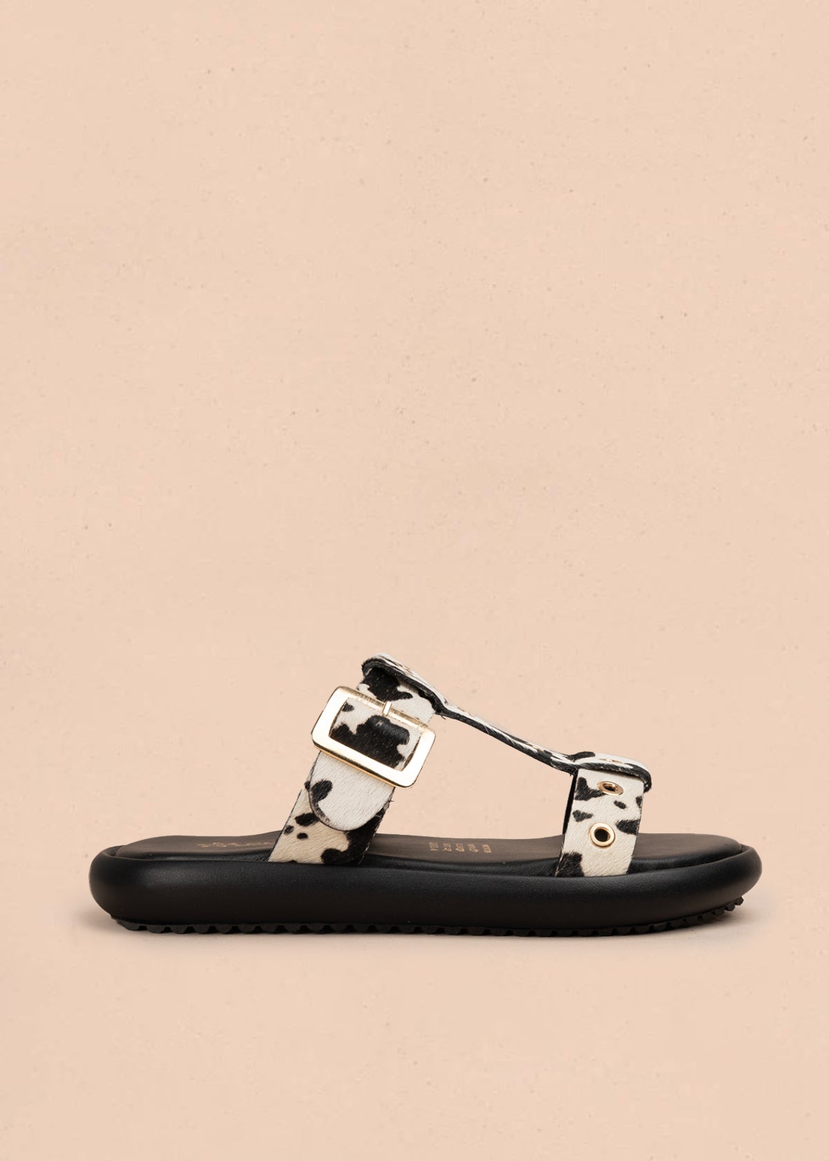 Sandalias planas en cuero color negro con tiras animal print 107018