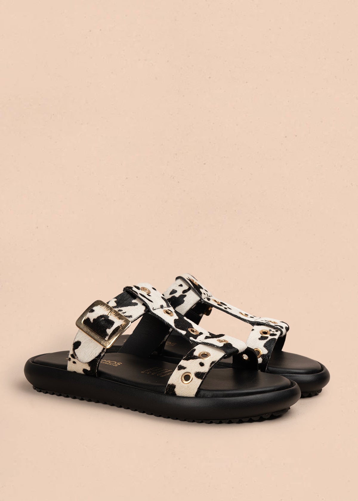 Sandalias planas en cuero color negro con tiras animal print 107018