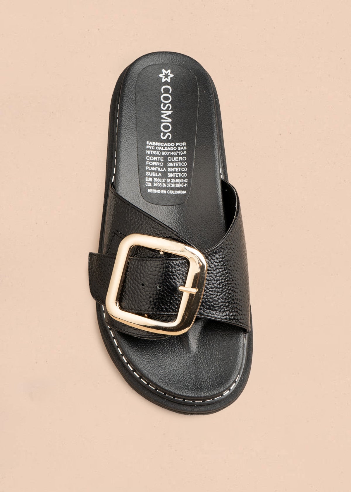Sandalia plana en cuero color negro con hebilla y tiras cruzadas 107098
