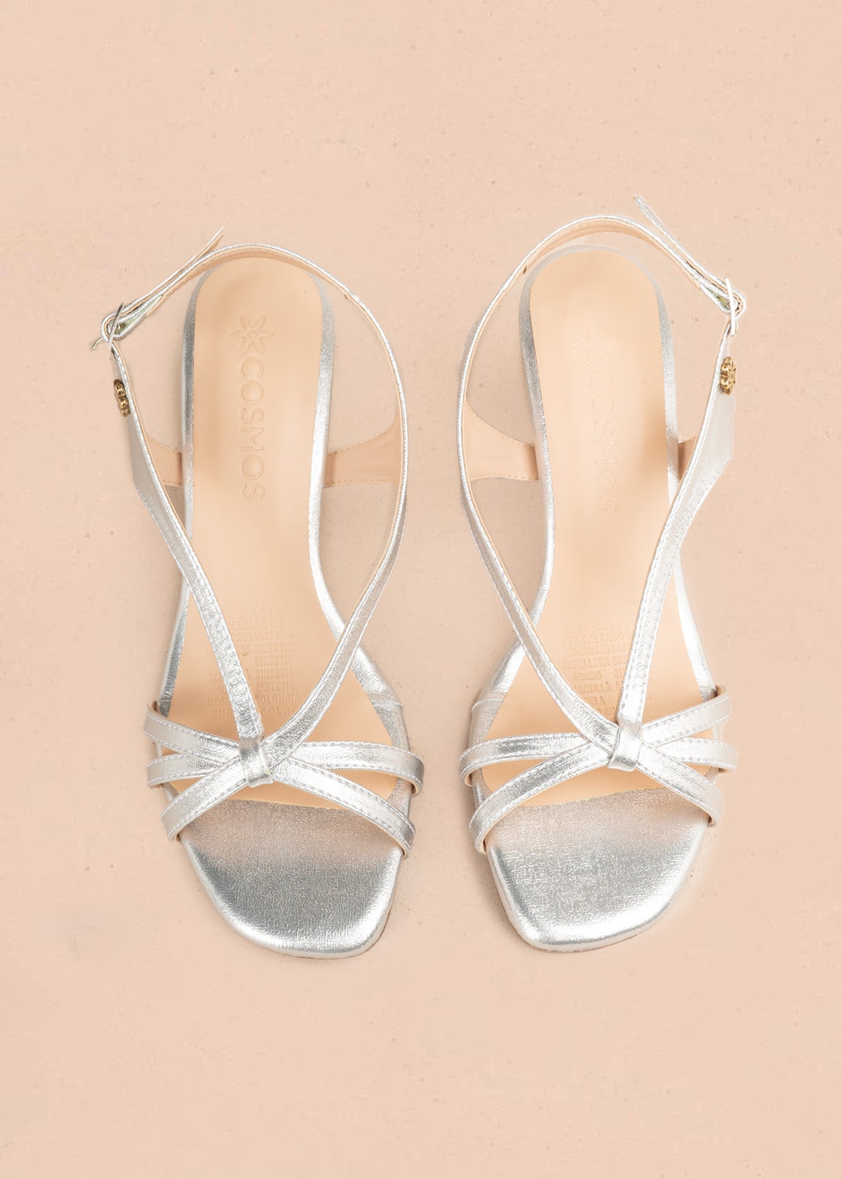 Tacones color plata con tiras cruzadas y tacón fino 107150