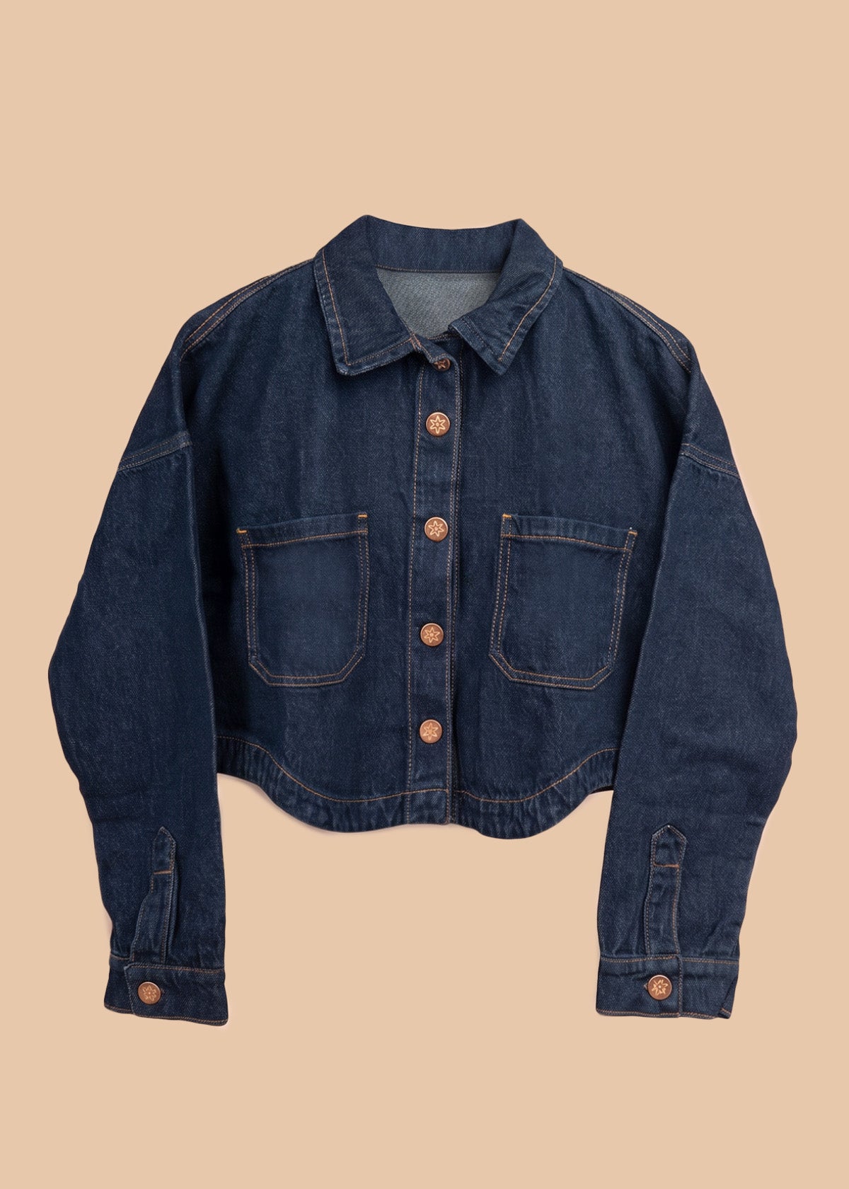 Chaqueta corta índigo color azul oscuro con bolsillos y botones cobrizos 107200