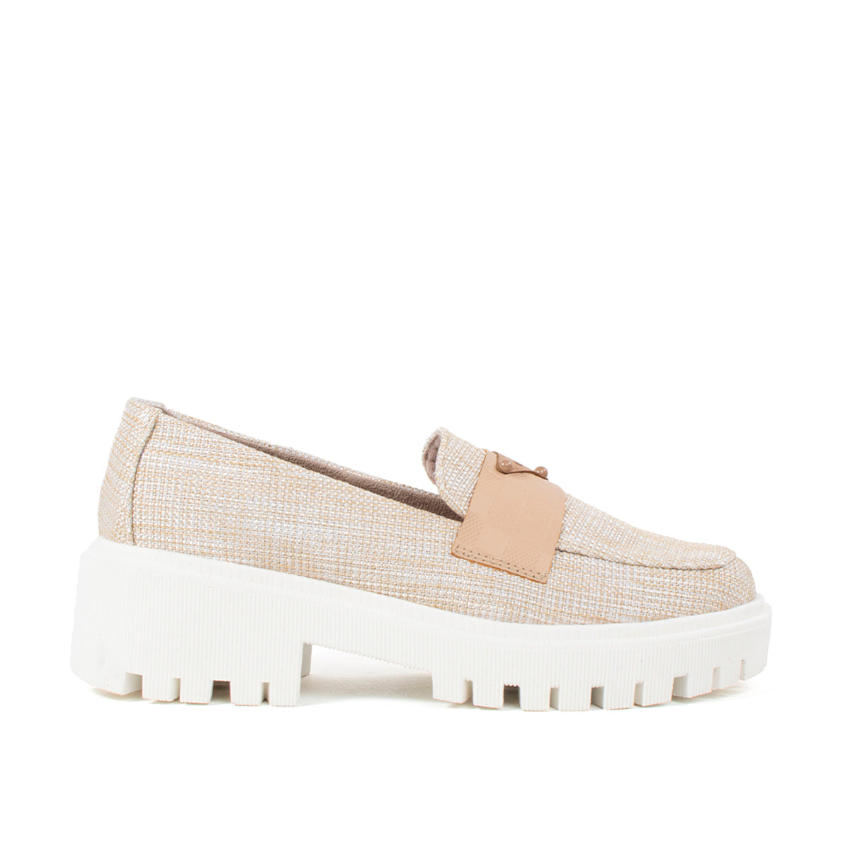 Mocasines de tejido color arena y suela blanca