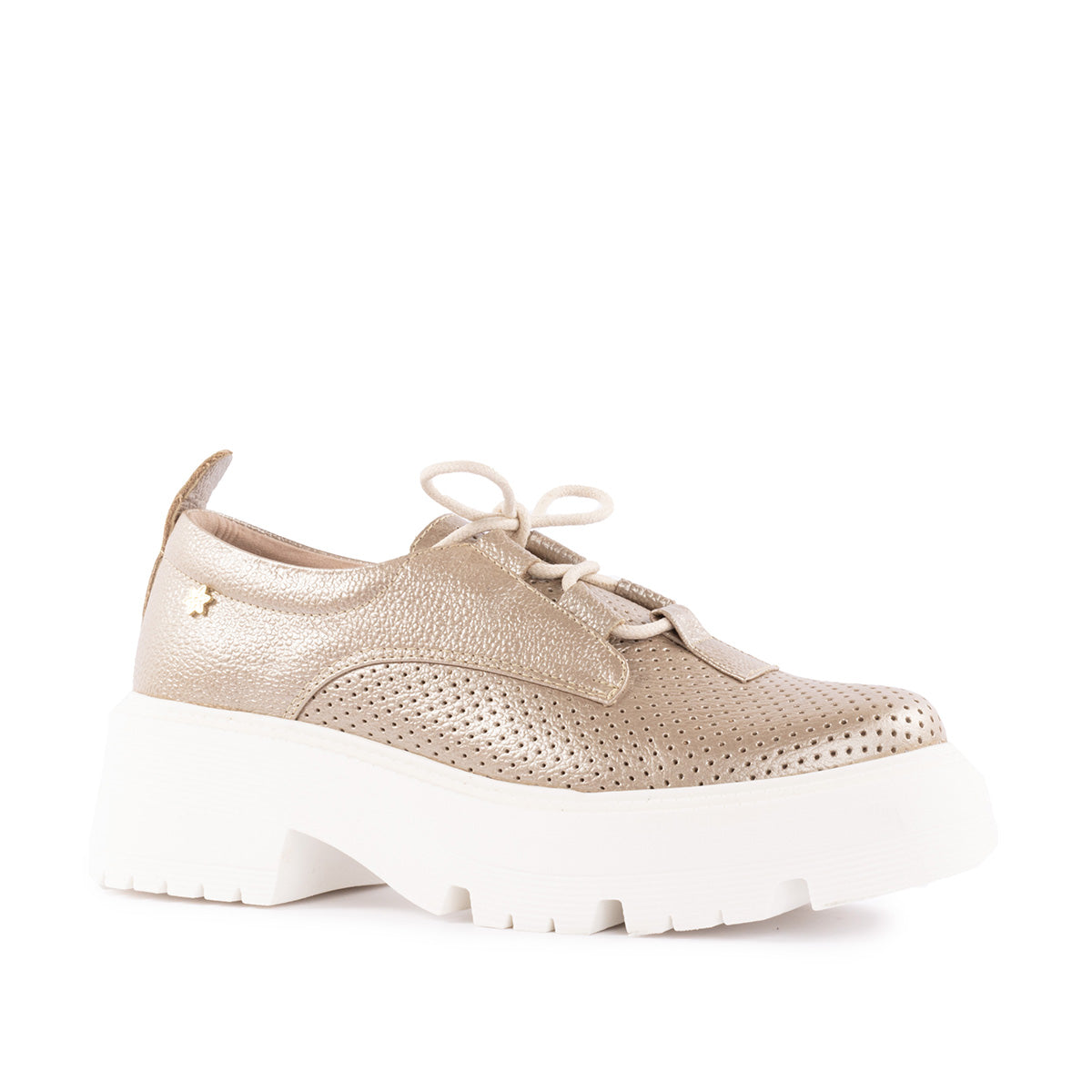 Ataduras en cuero color champaña con perforaciones