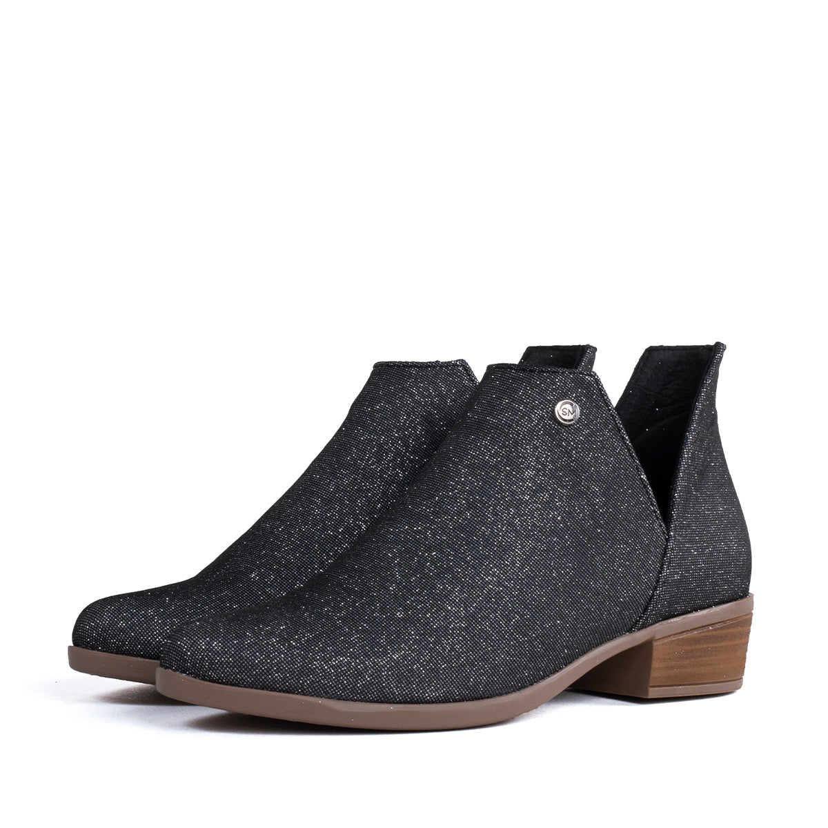 Botines color negro con texturizado brillante