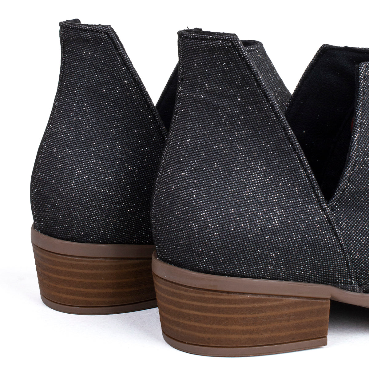 Botines color negro con texturizado brillante