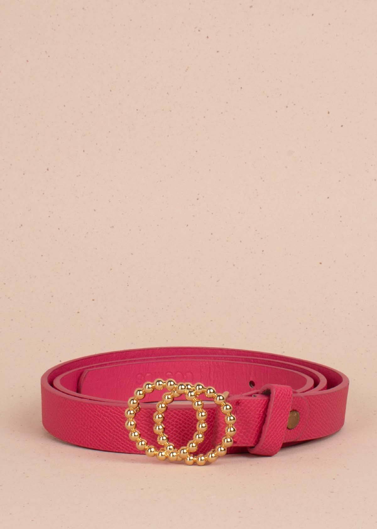 Cinturón color fucsia con herraje de doble círculos dorados 103658