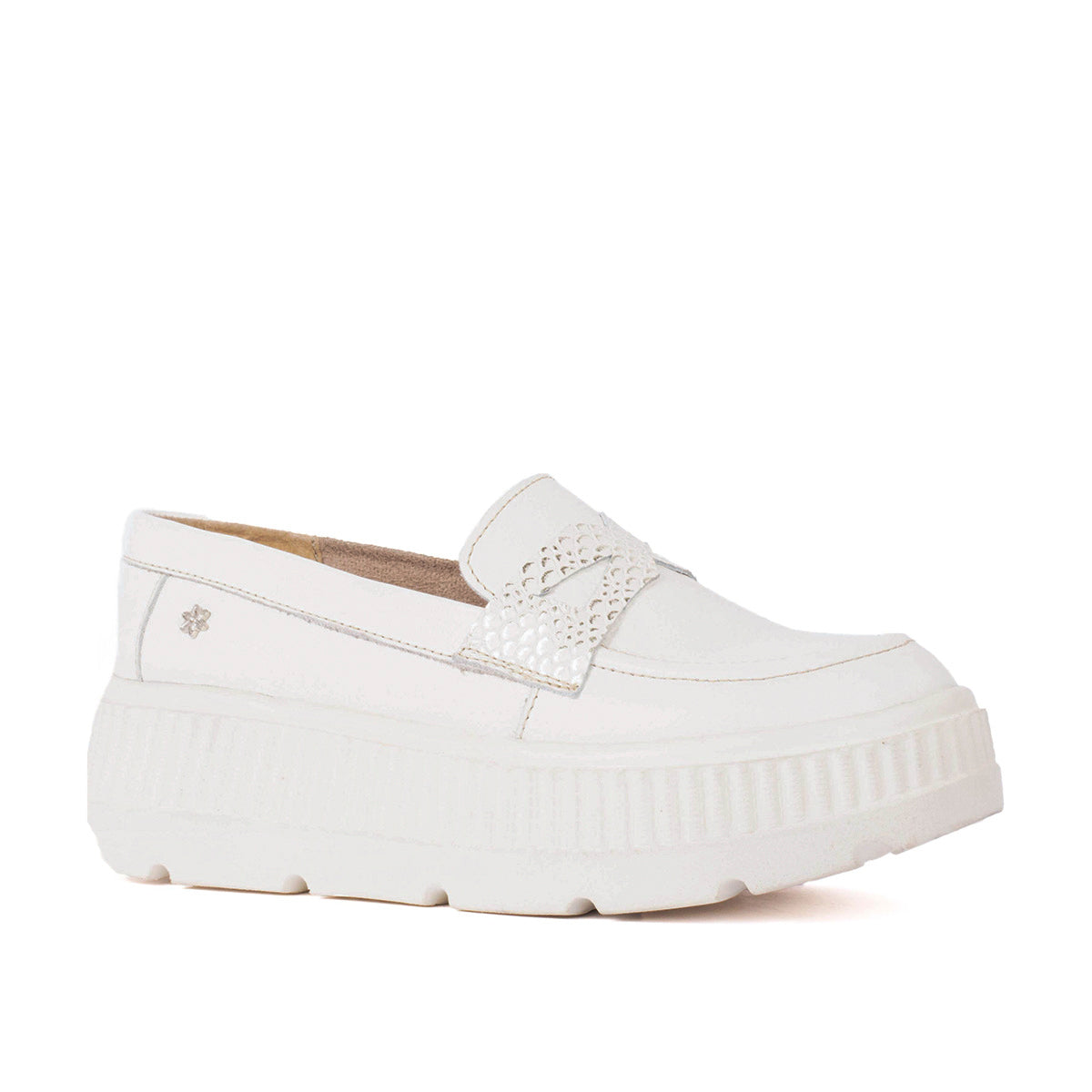 Mocasines en cuero color blanco con antifaz texturizado