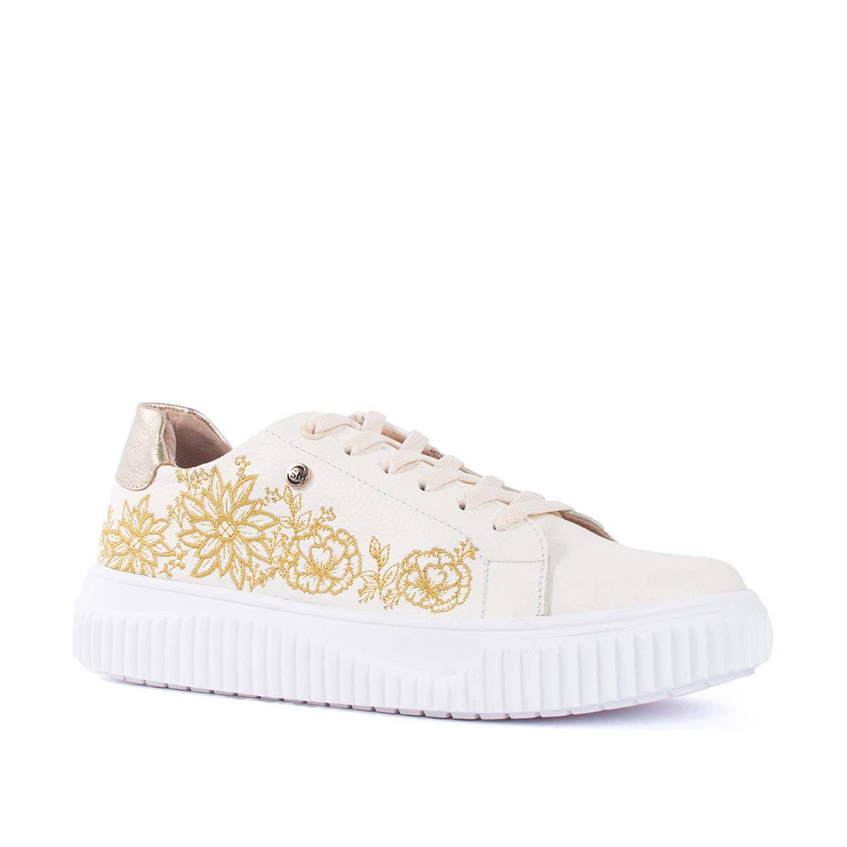 Tenis casuales en cuero color talco con flores bordadas