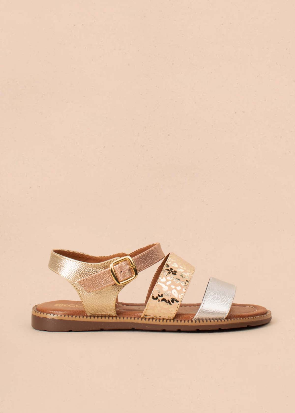 Sandalias planas en cuero color champaña con folia animal print 104078