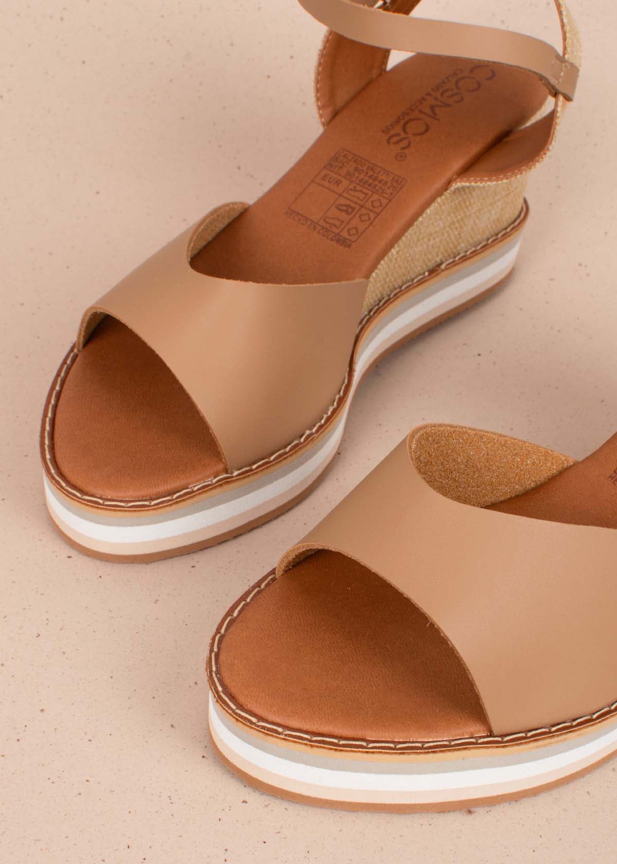 Sandalias en cuero color camel con plataforma 104107