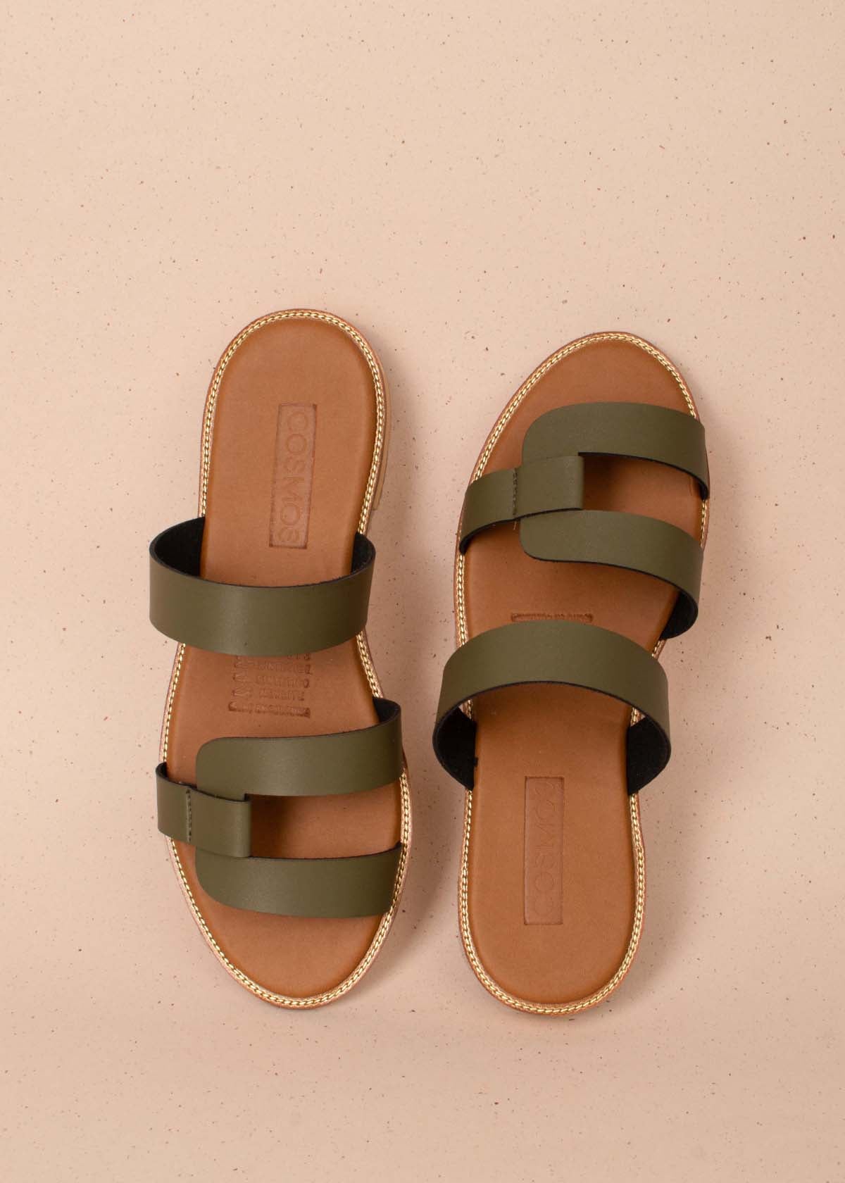 Sandalias planas color verde 104118