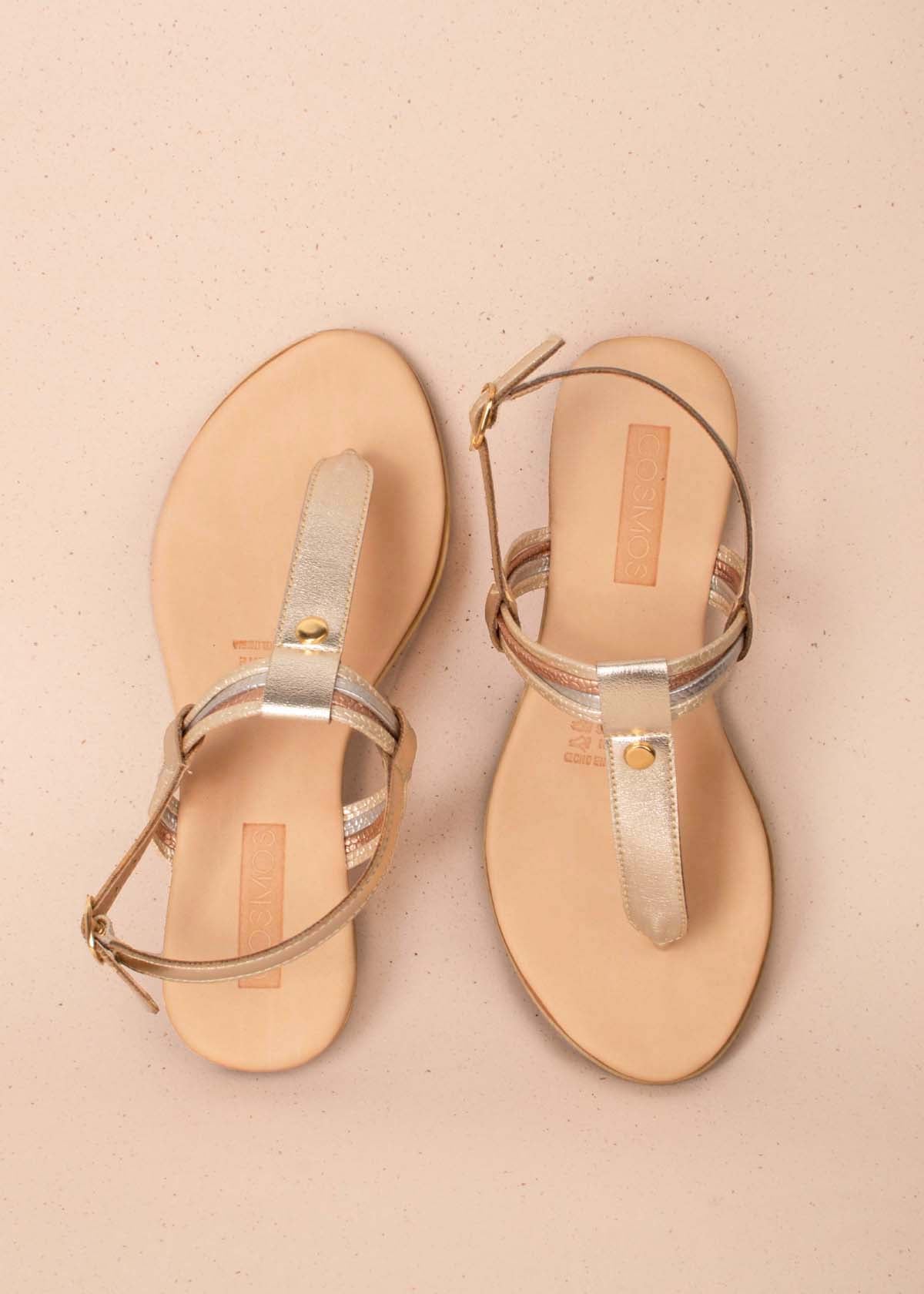 Sandalias planas tres puntadas color dorado 104120
