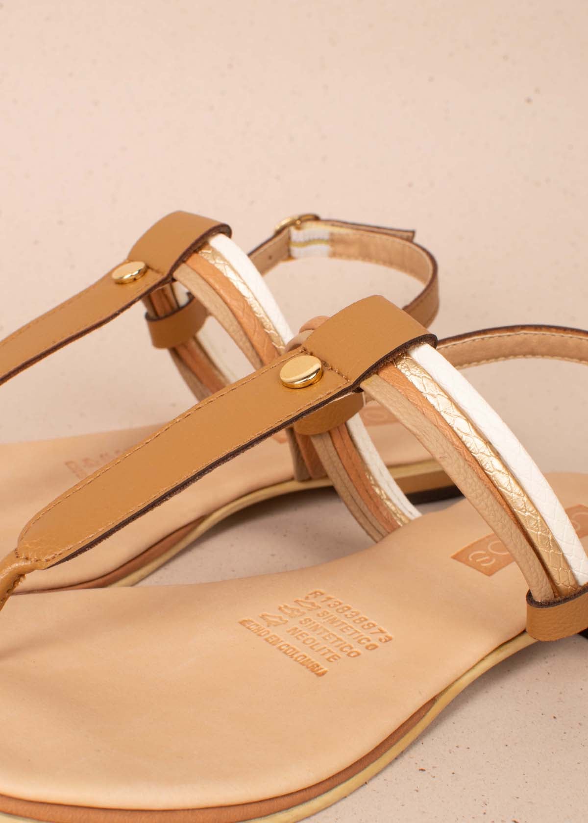 Sandalias planas tres puntadas color miel 104120