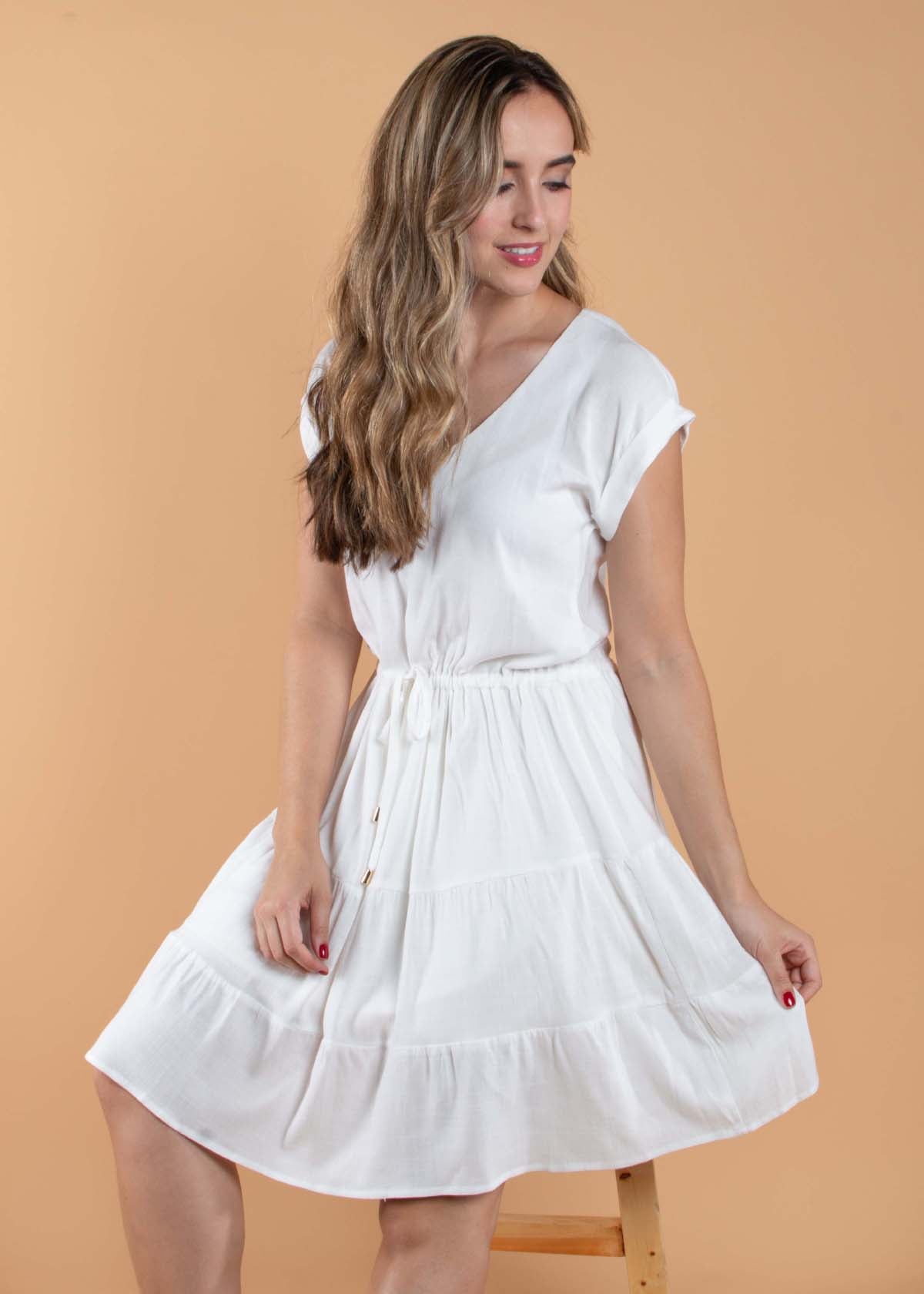 Vestido color blanco con recogido en abdomen y boleros 104344