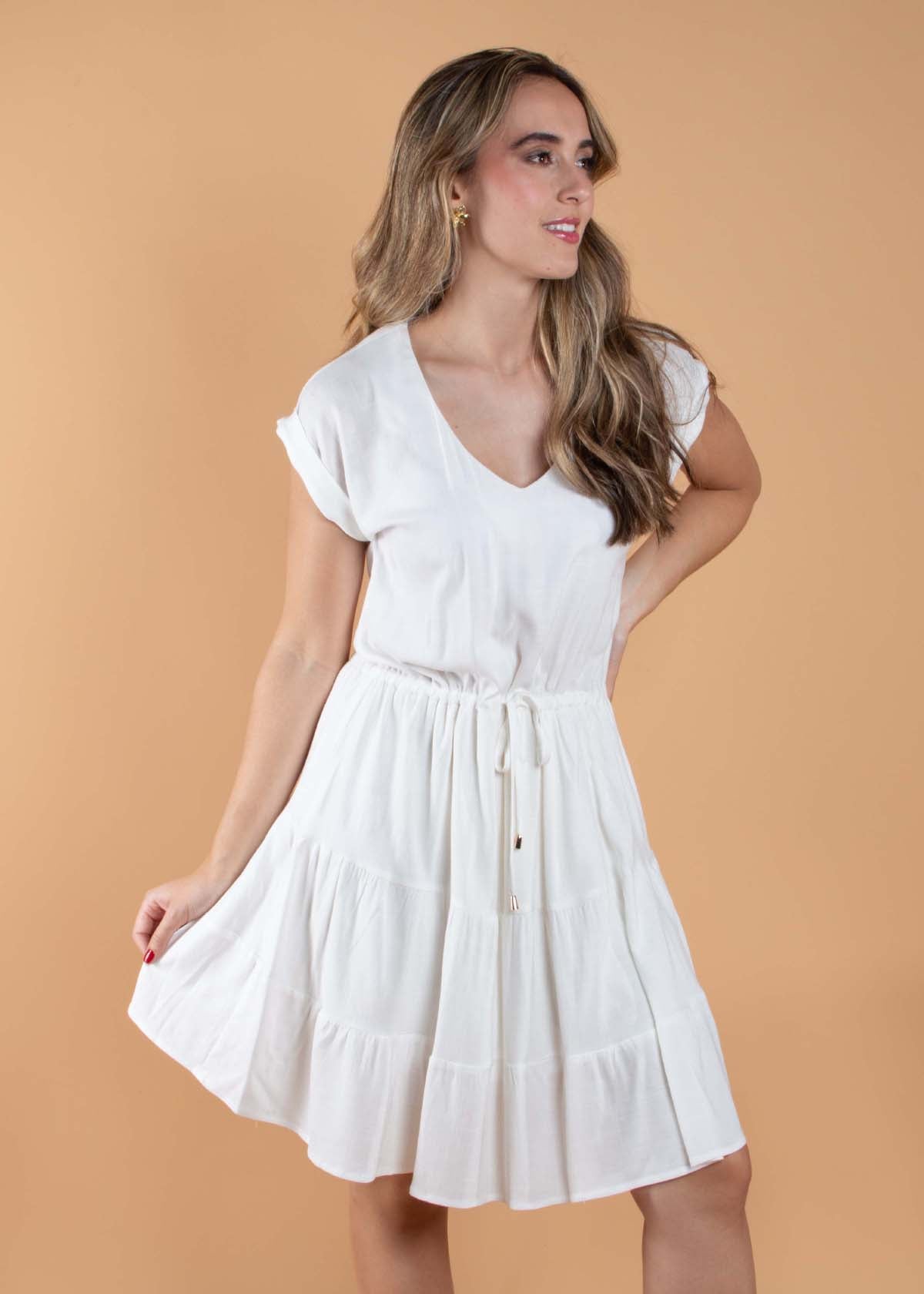 Vestido color blanco con recogido en abdomen y boleros 104344