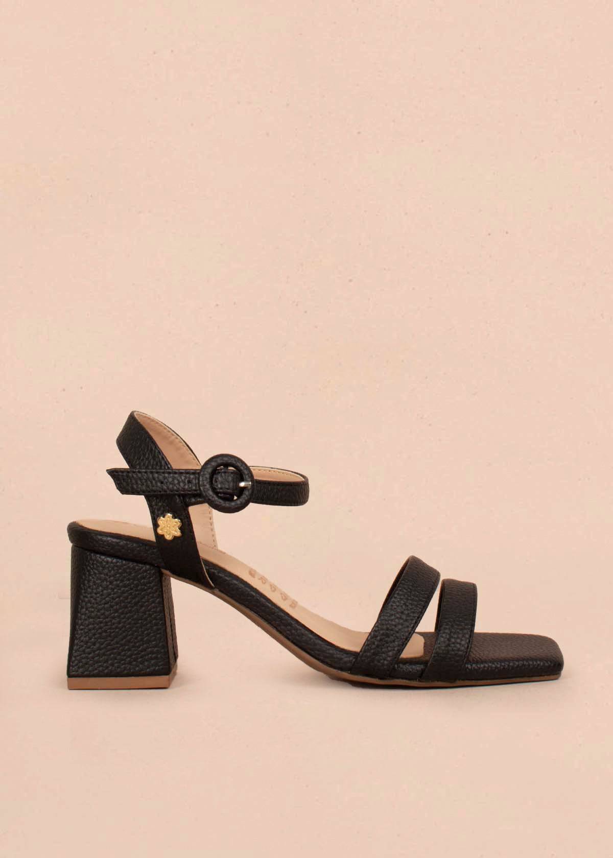 Sandalias altas color negro con correas 104367