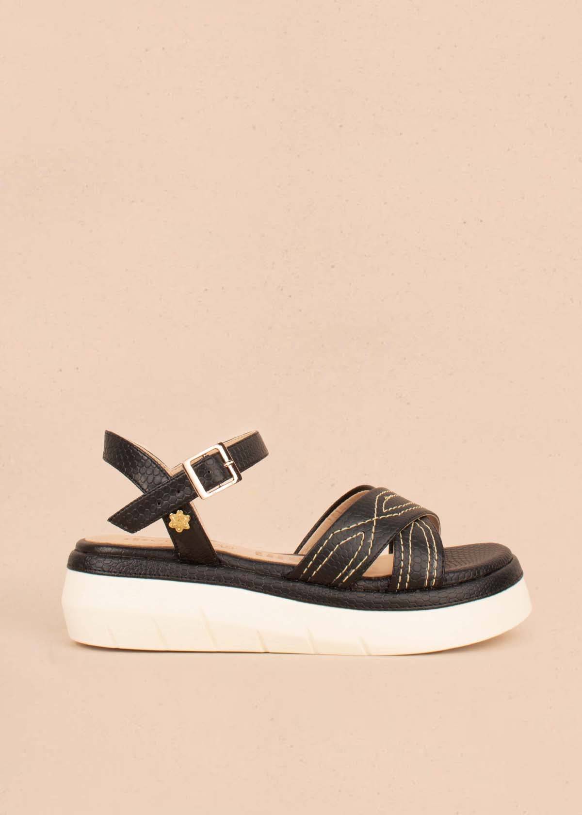 Sandalias color negro con correas cruzadas 104374