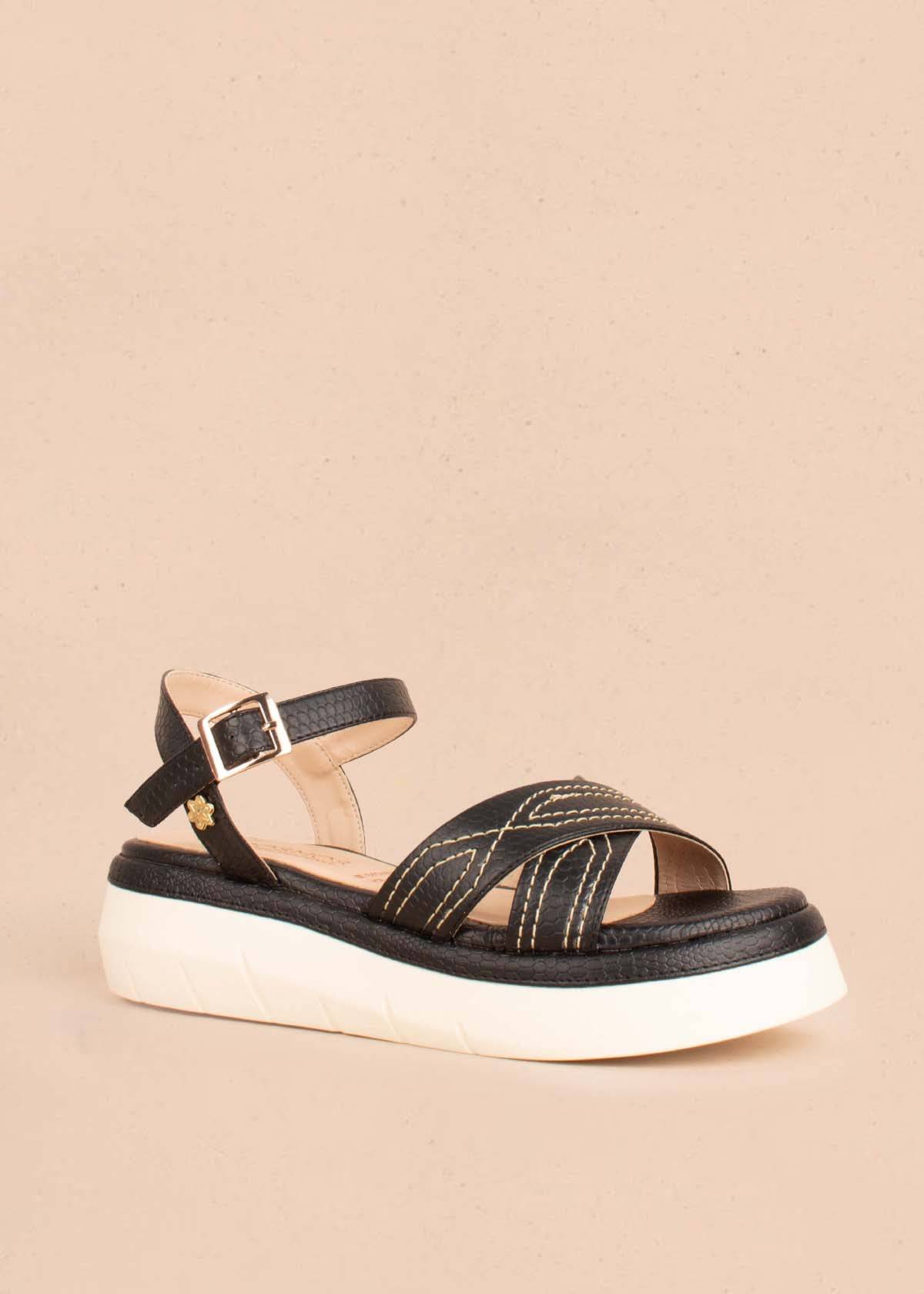 Sandalias color negro con correas cruzadas 104374