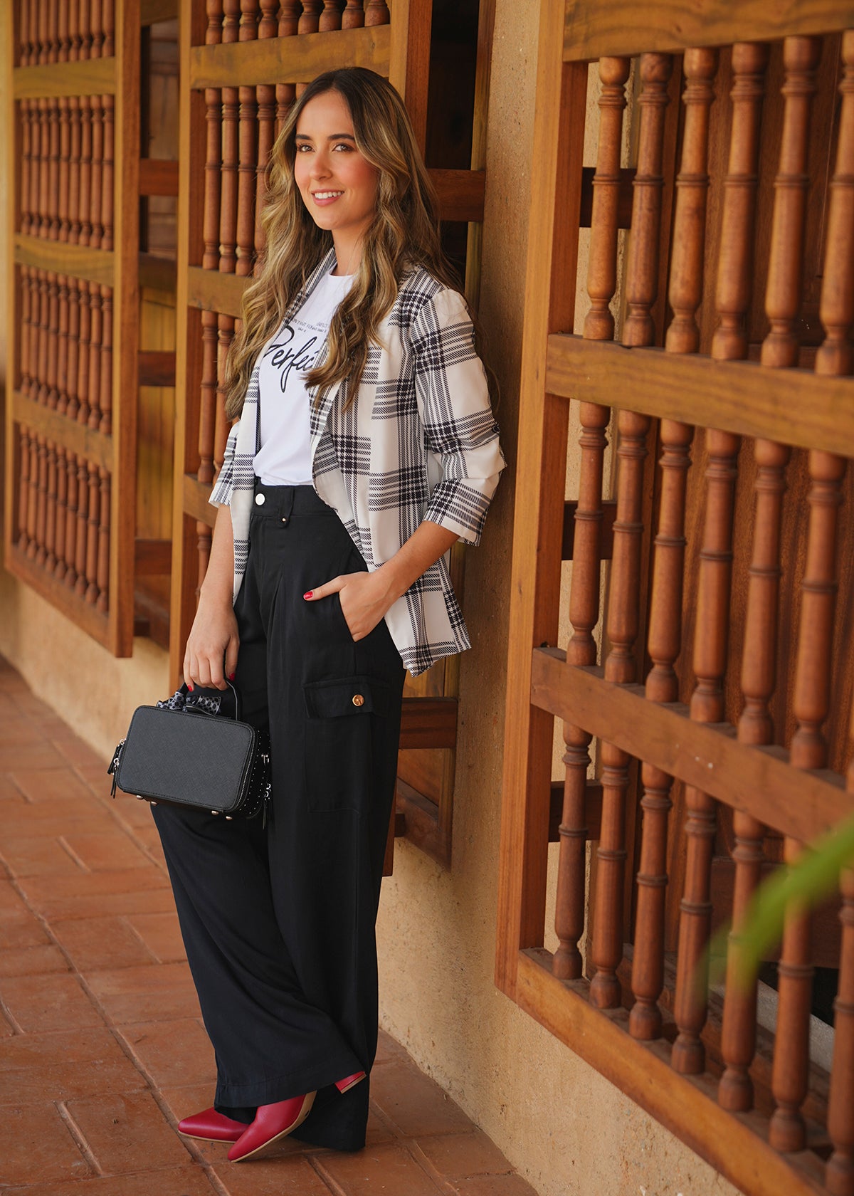 Pantalón tipo cargo color negro 104405