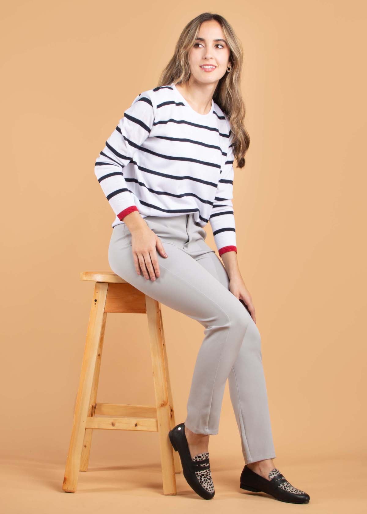 Pantalón clásico color gris 104434