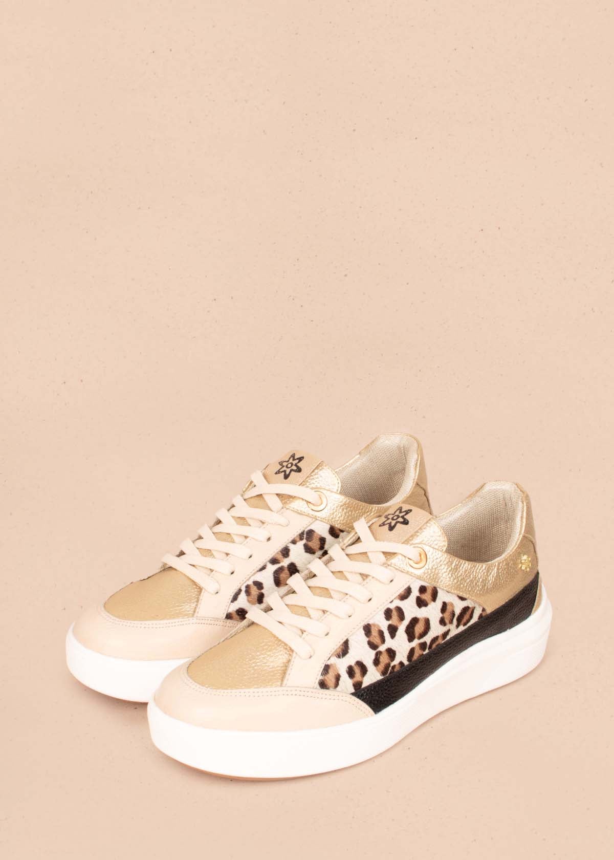Tenis casuales en cuero color champaña y cuero con pelo animal print 104448