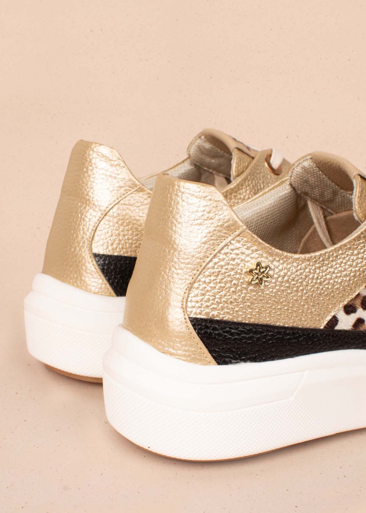 Tenis casuales en cuero color champaña y cuero con pelo animal print 104448