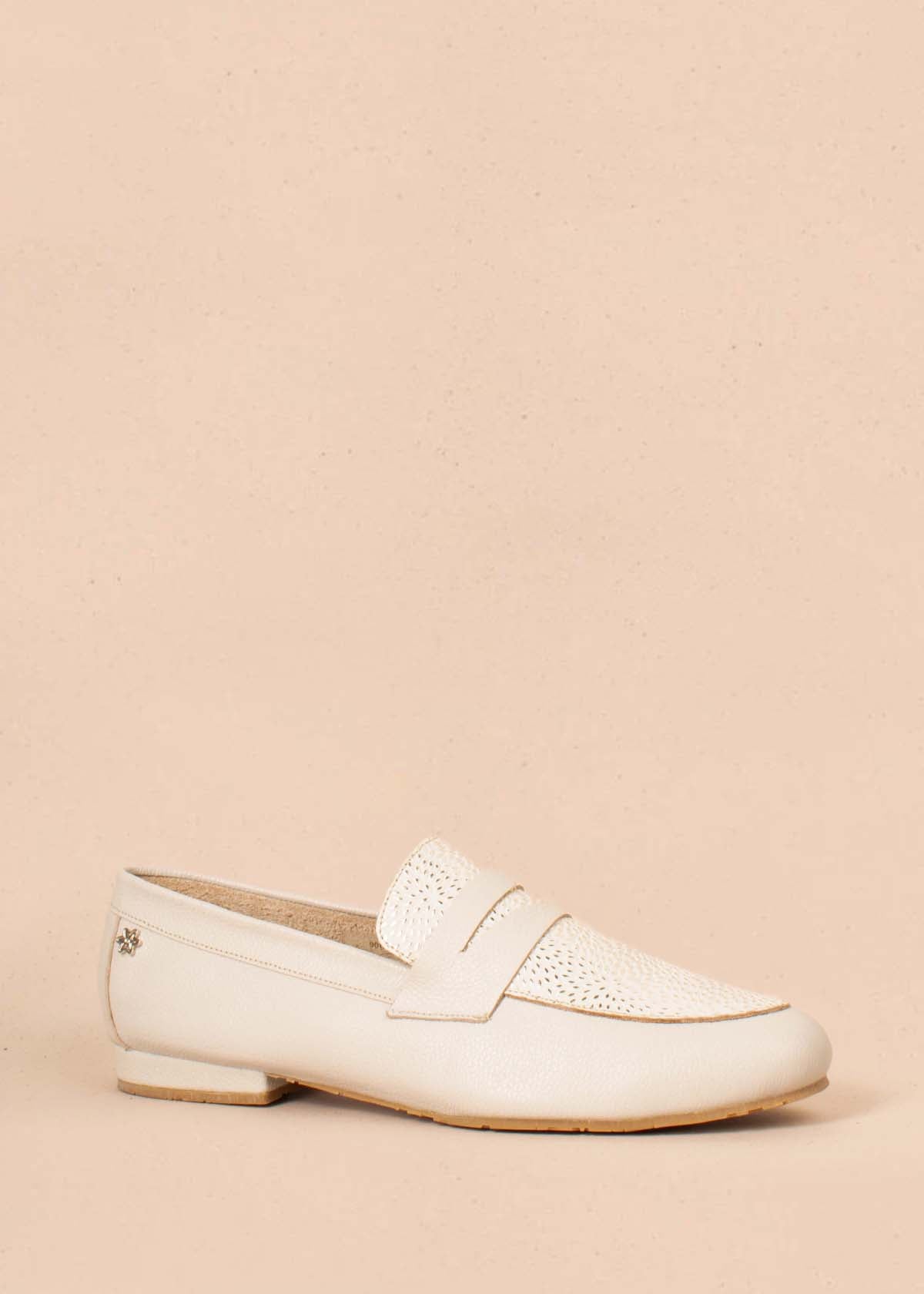 Mocasines en cuero color beige con folia 104453