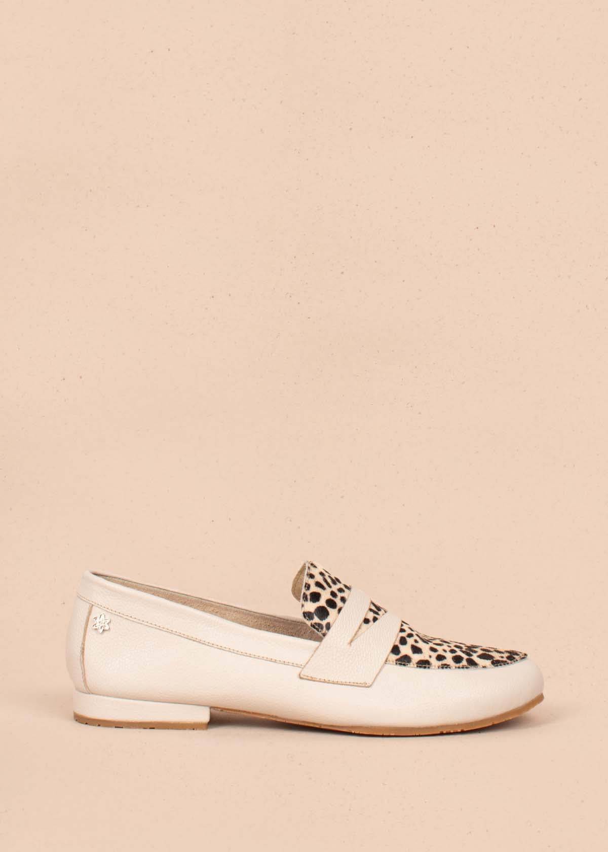 Mocasines en cuero color beige y cuero con pelo animal print 104462