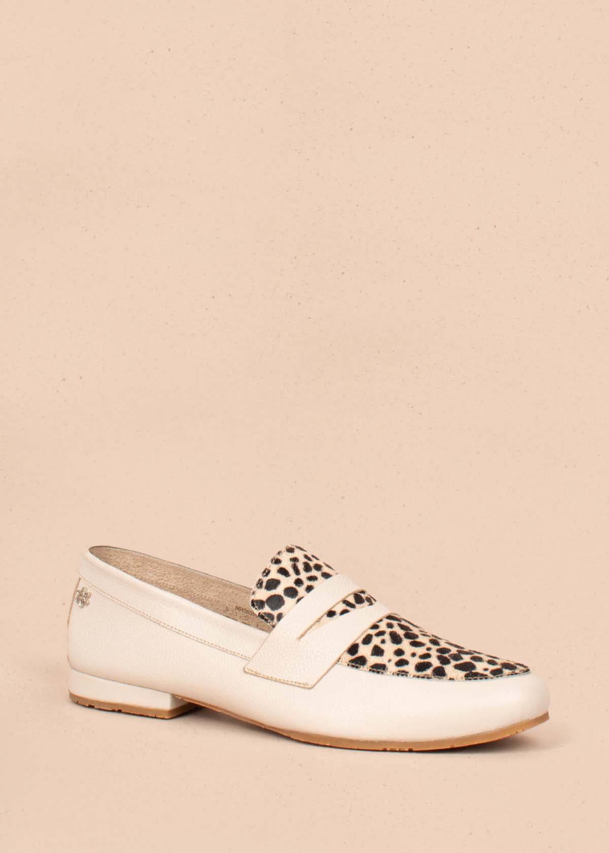 Mocasines en cuero color beige y cuero con pelo animal print 104462