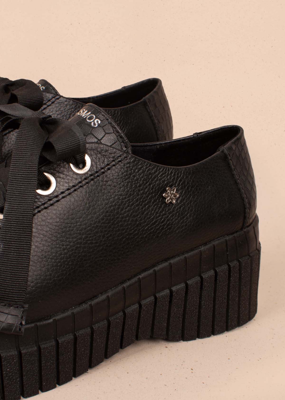 Ataduras en cuero color negro con textura tipo croco 104476