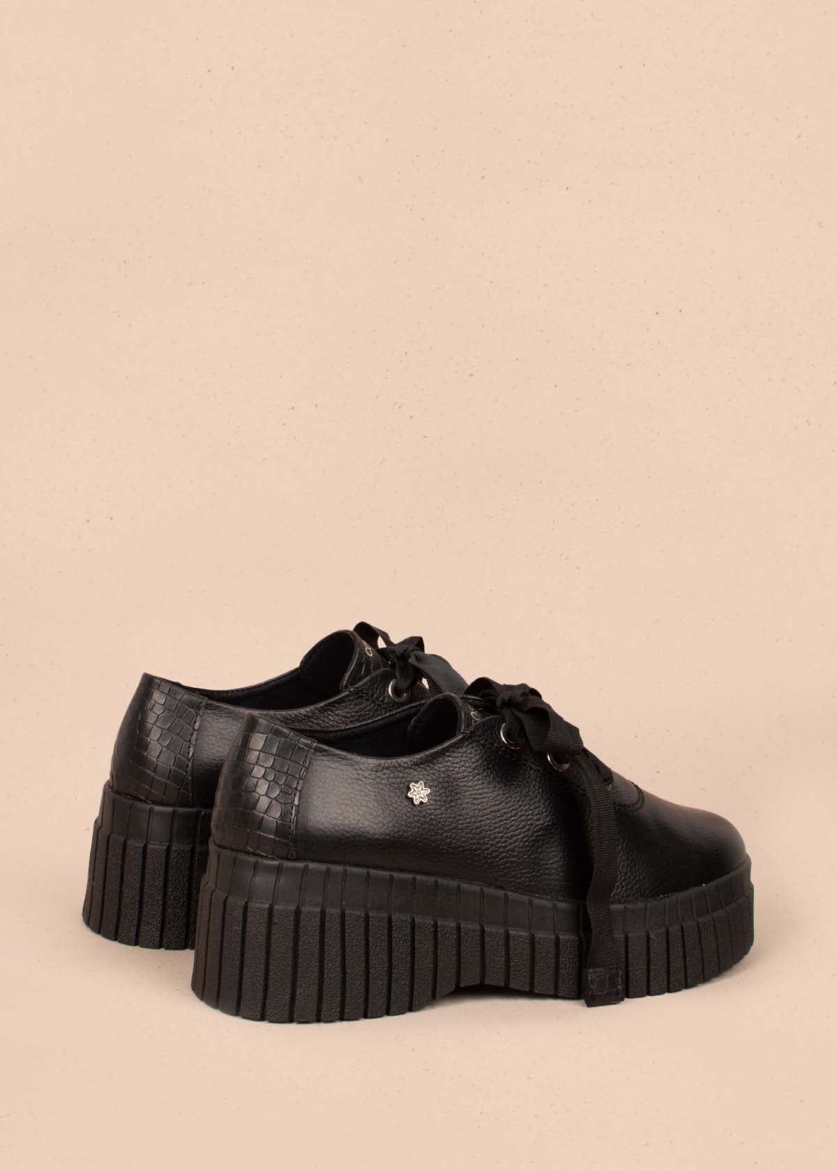 Ataduras en cuero color negro con textura tipo croco 104476