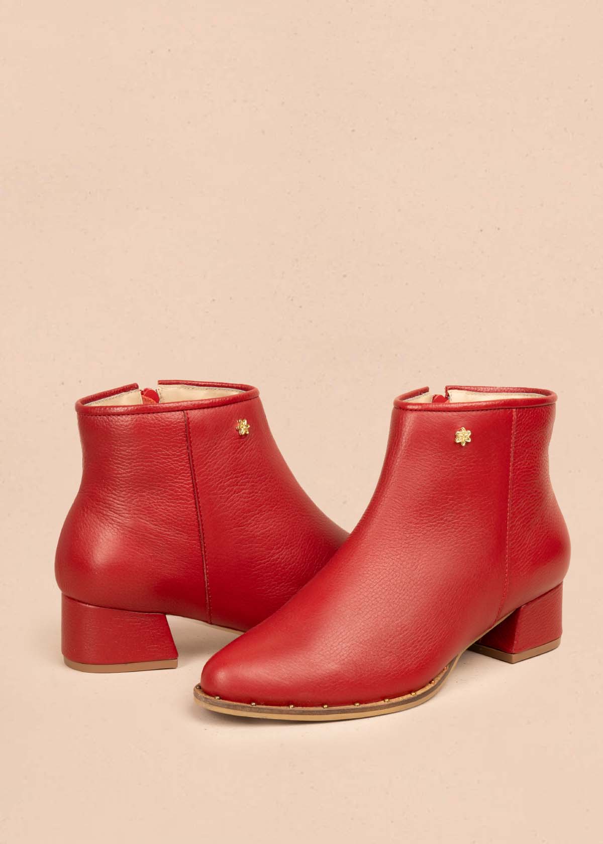 Botines en cuero color rojo con cierre lateral 104478