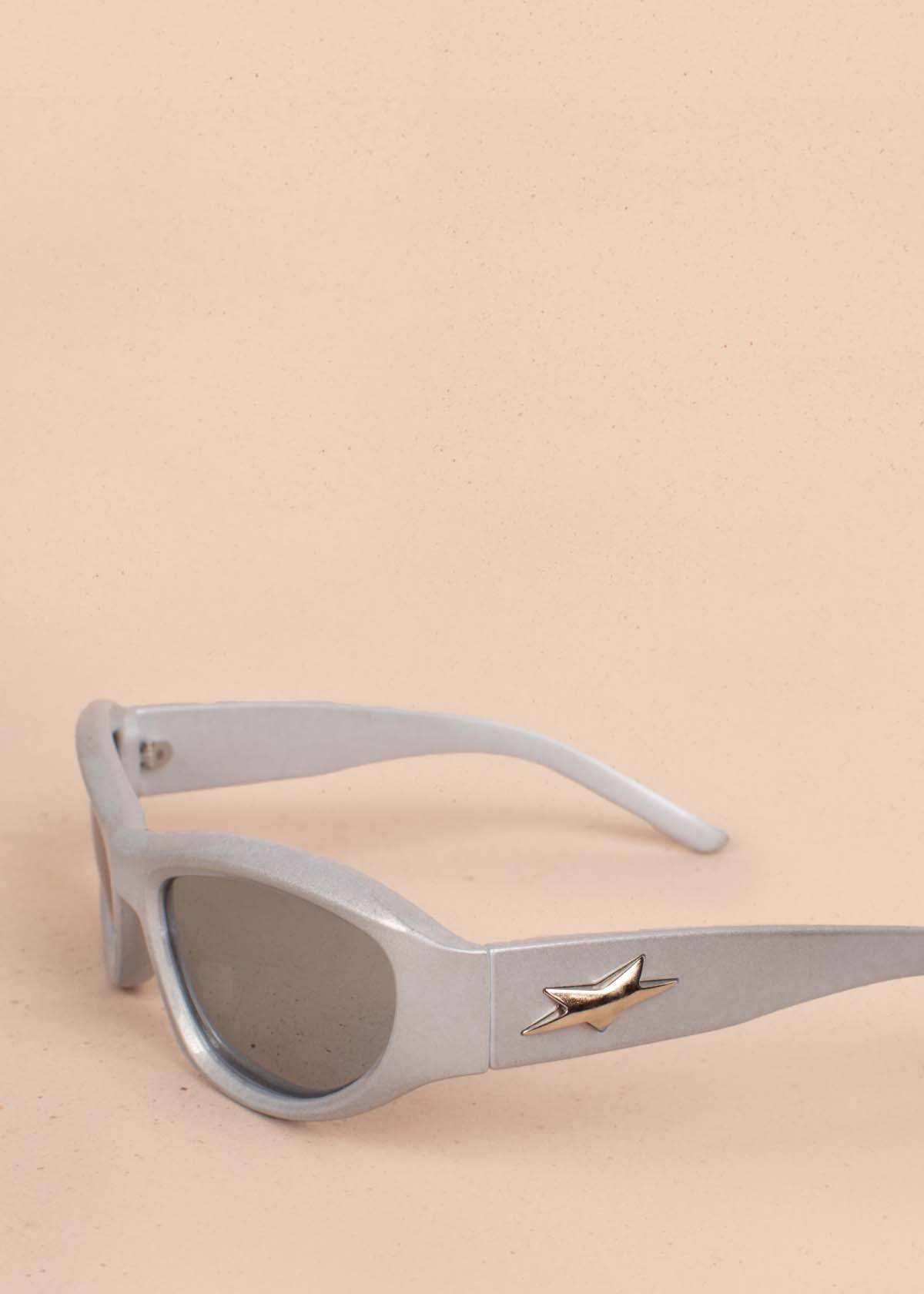 Gafas de sol color plata con marco ojos de gato 104526