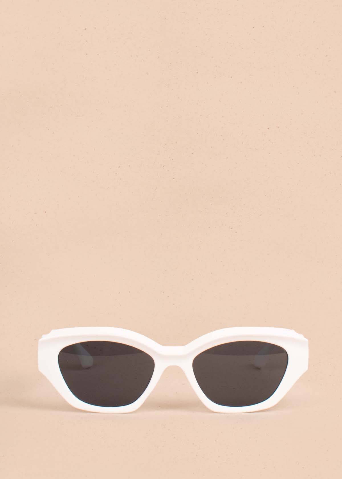 Gafas de sol color blanco con marco geométrico 104529