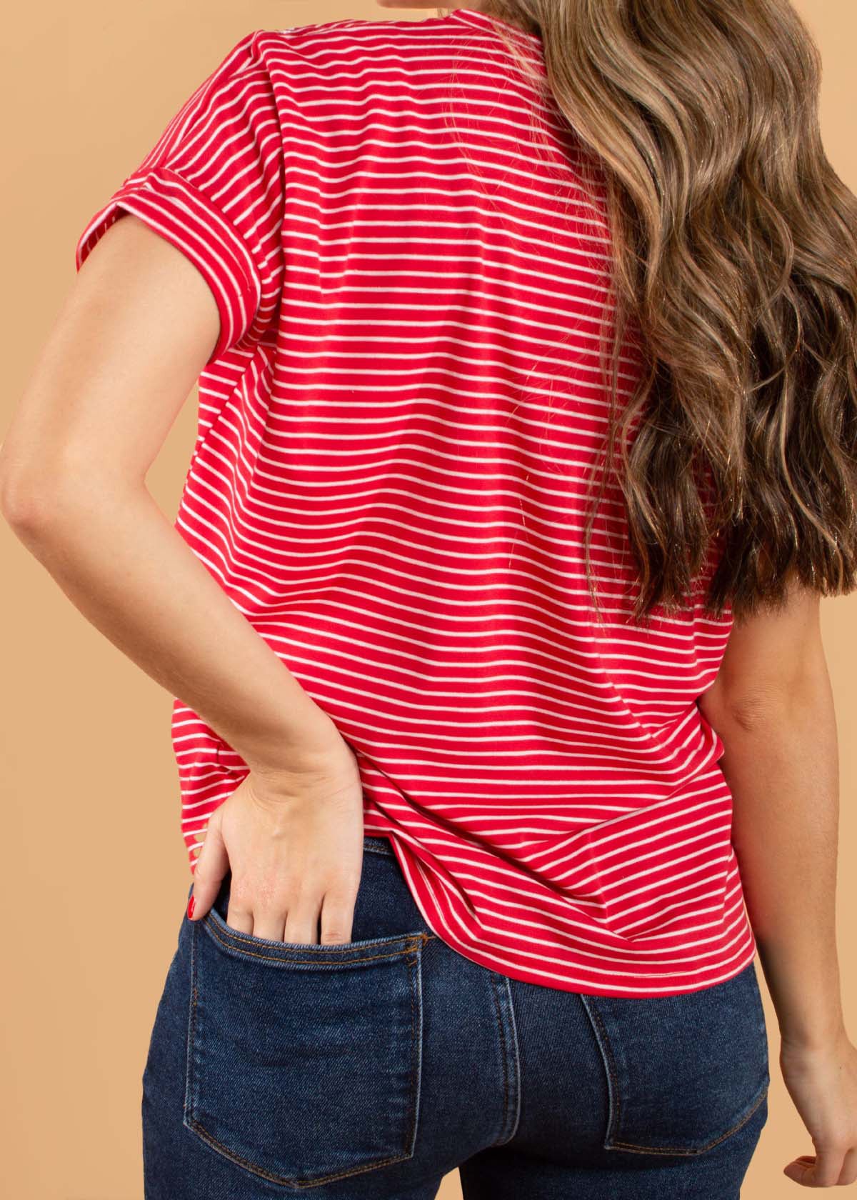 Camiseta color rojo con estampado de rayas y encaje 104566