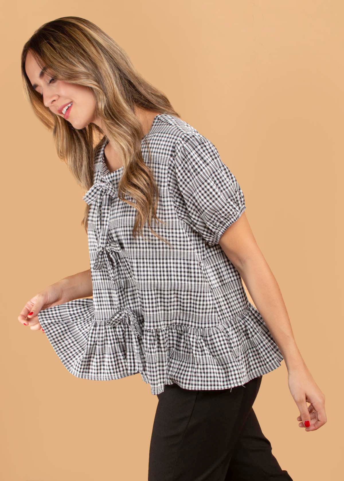 Blusa peplum color negro con moños y cuadros vichy 104569