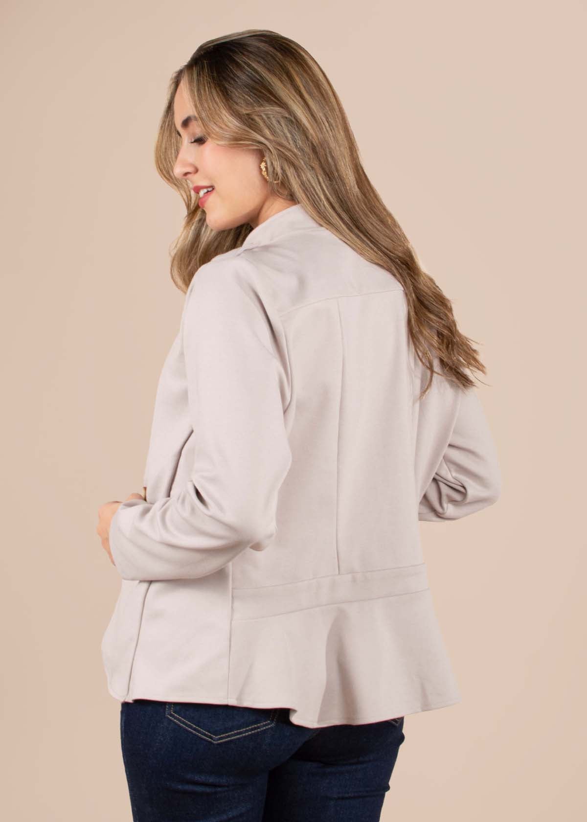 Chaqueta clásica color camel con botones 104582