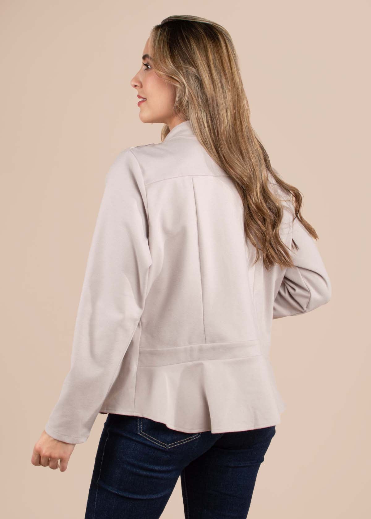 Chaqueta clásica color camel con botones 104582