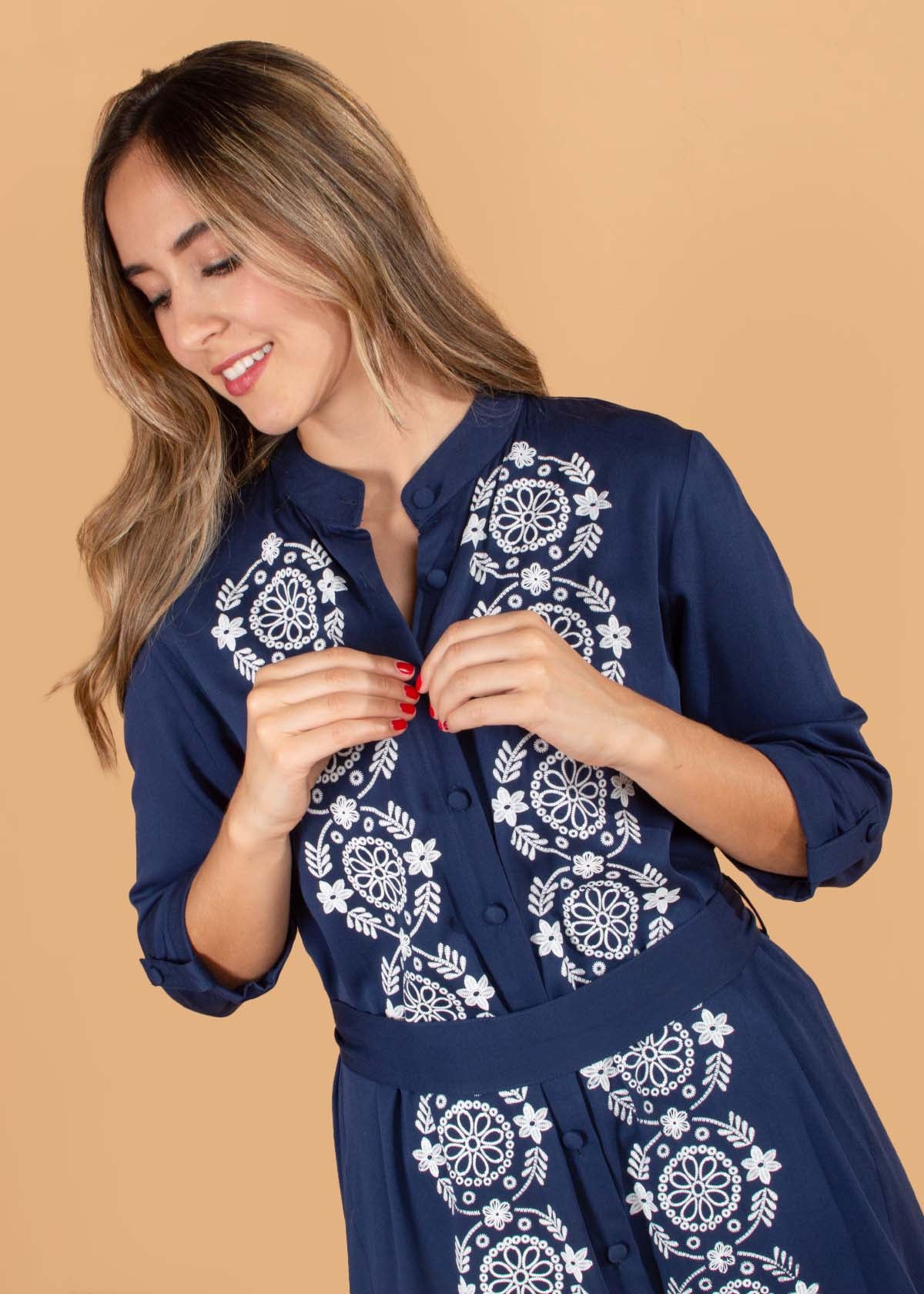 Vestido largo color azul oscuro con flores 104586