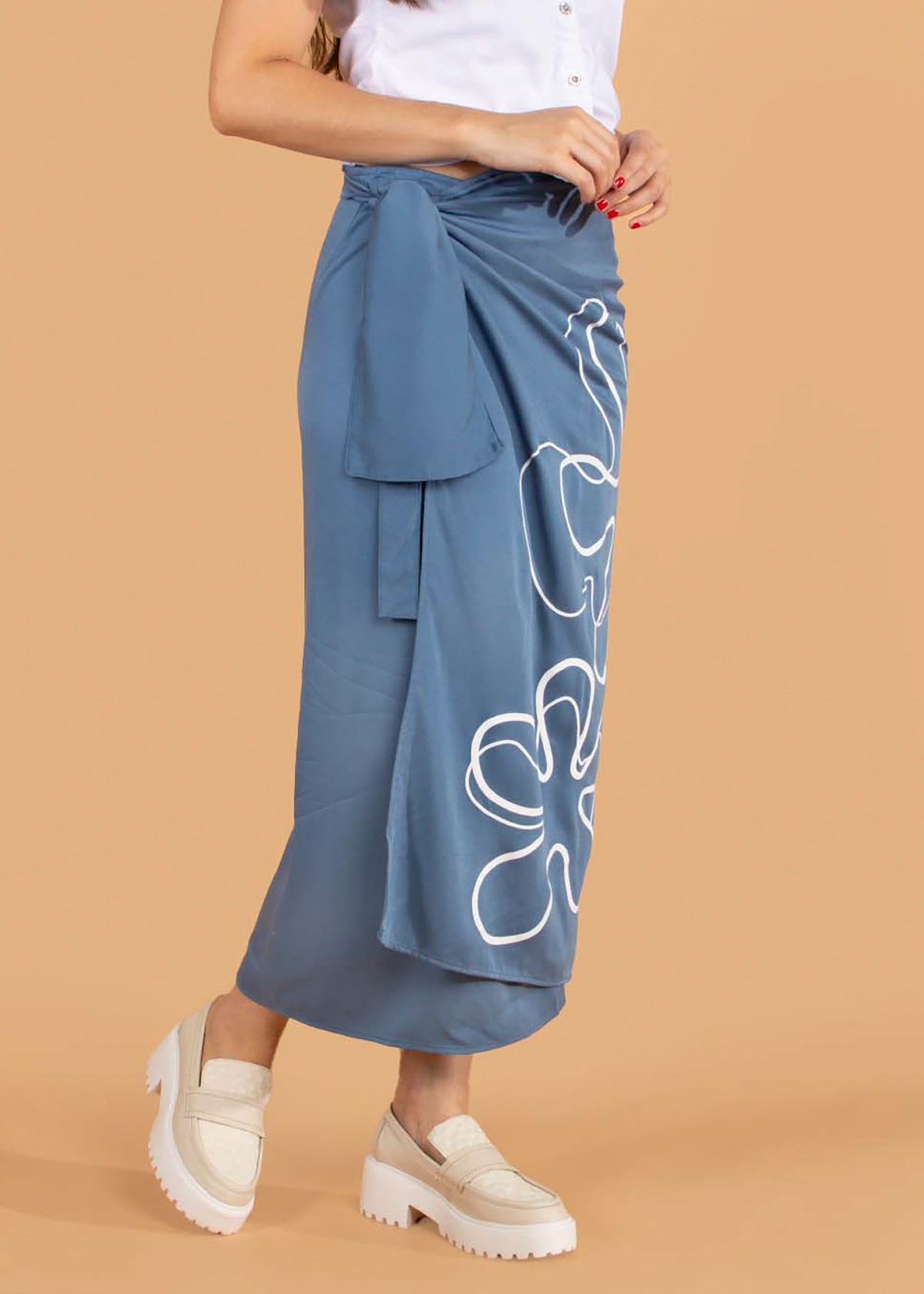 Falda pareo color azul con arabescos 104587
