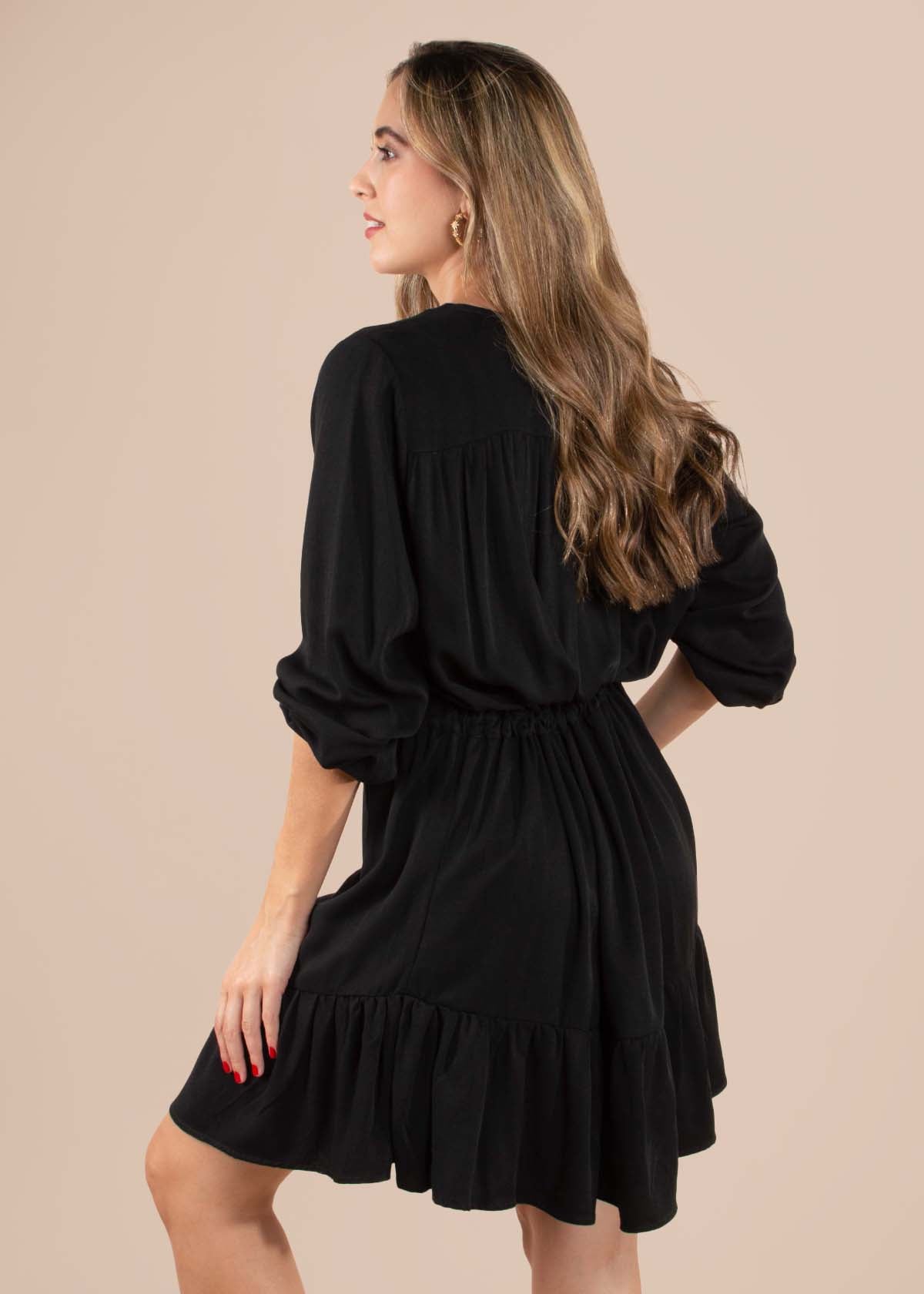 Vestido corto estilo boho color negro con flores 104590