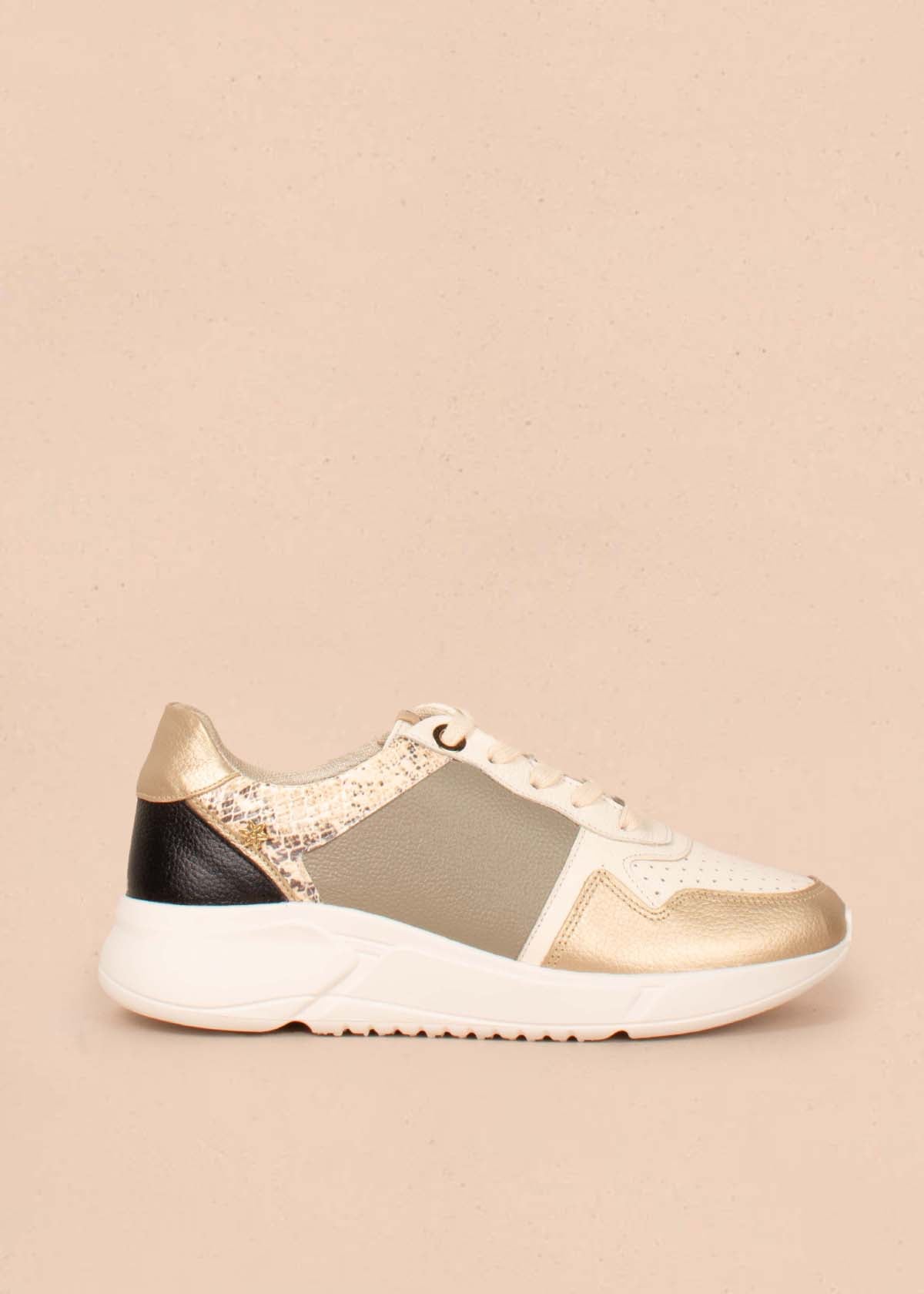 Tenis casuales en cuero color talco con folia 104608