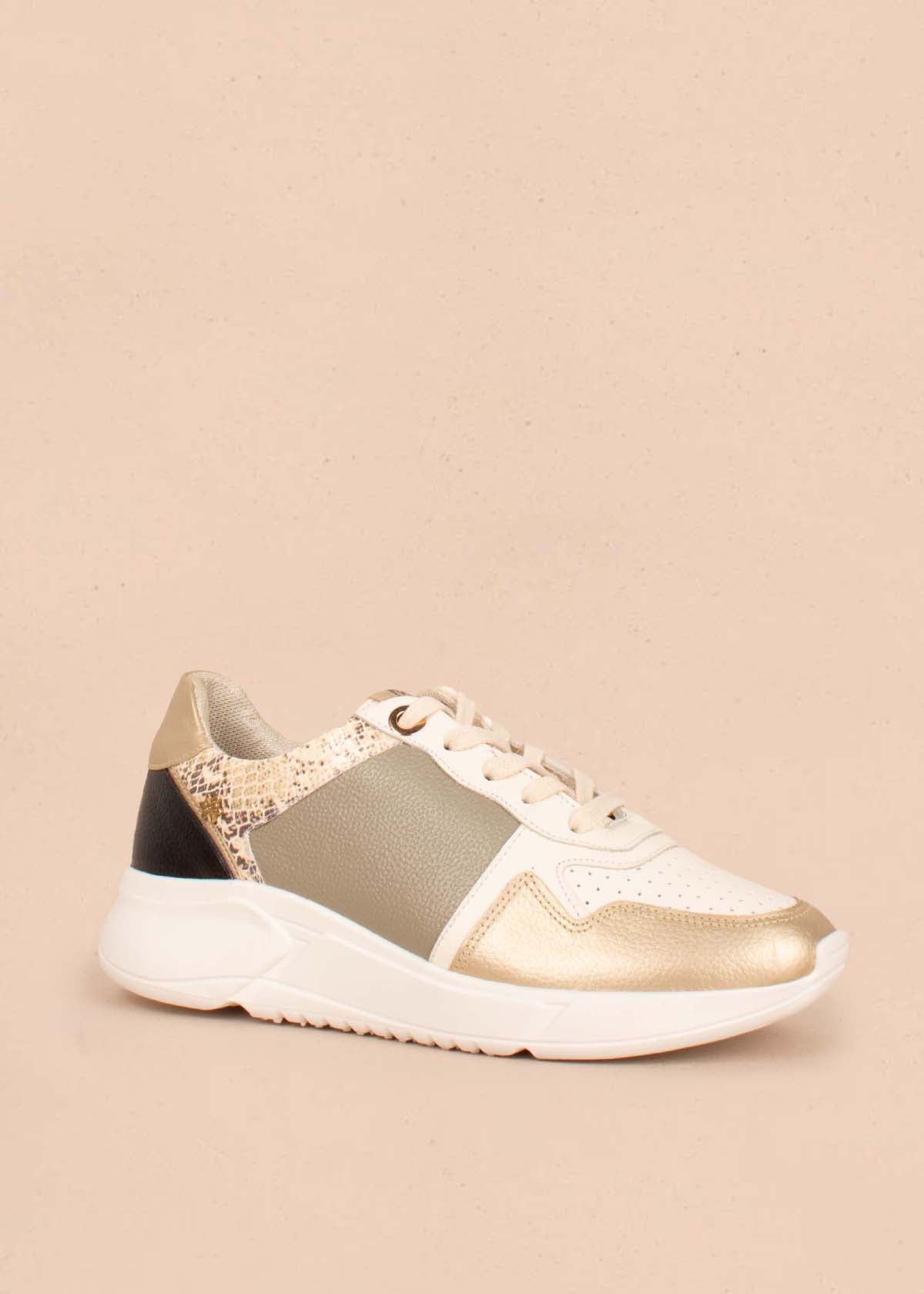 Tenis casuales en cuero color talco con folia 104608
