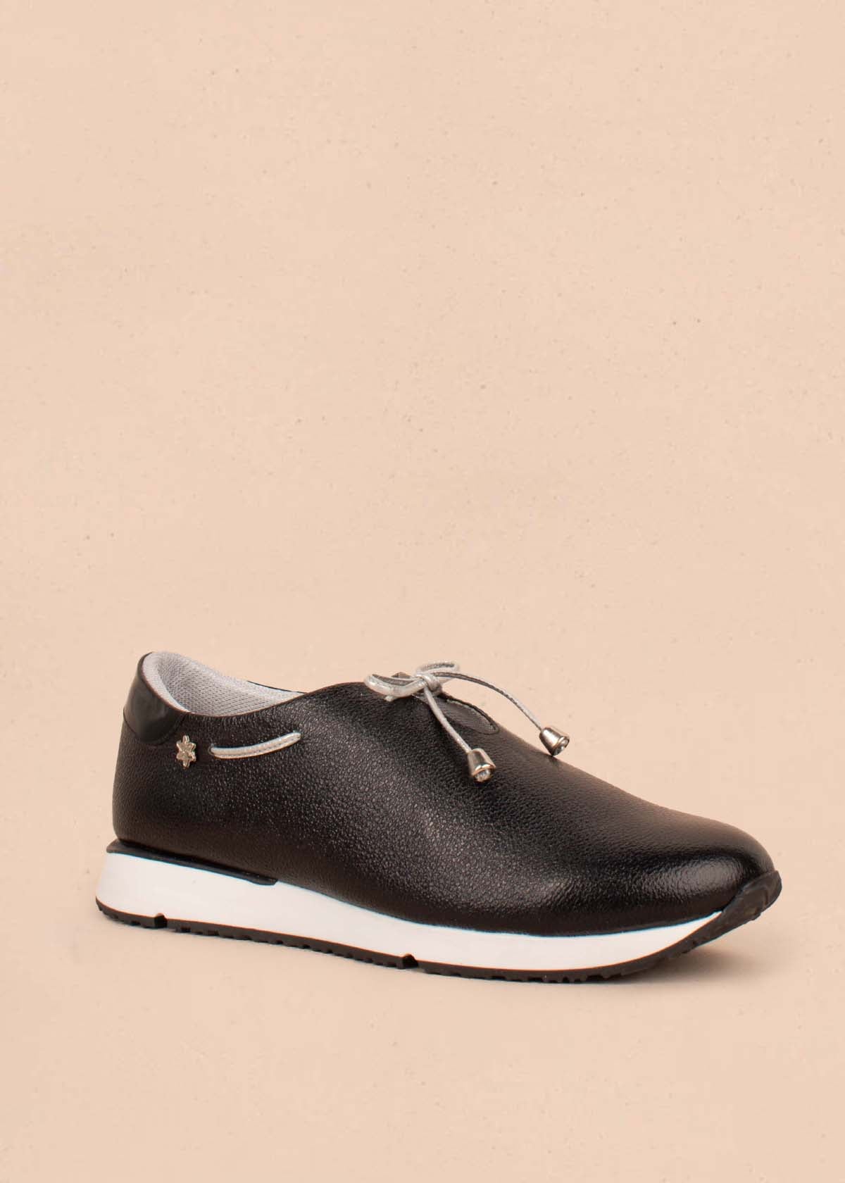 Tenis casuales en cuero color negro 104613