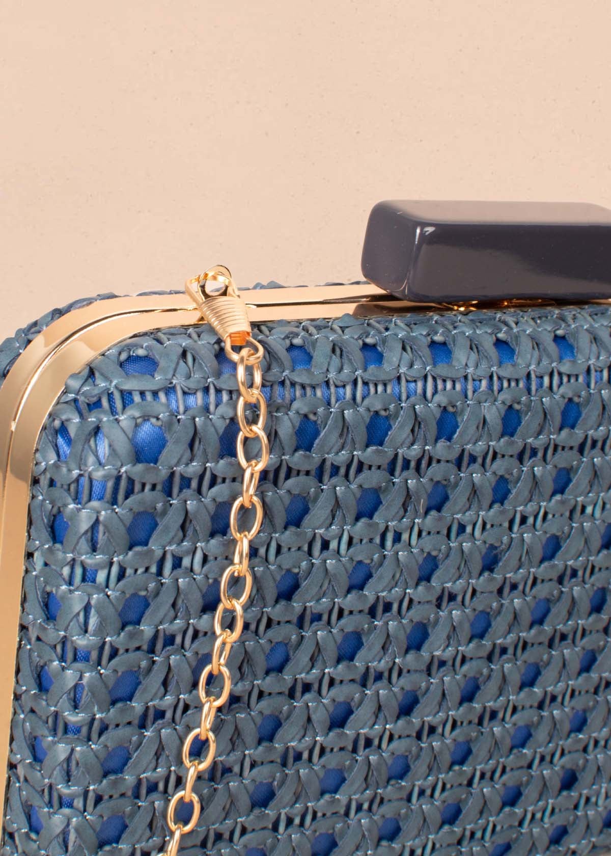 Bolso tipo bandolera color azul con tejido en fique sintético 104667