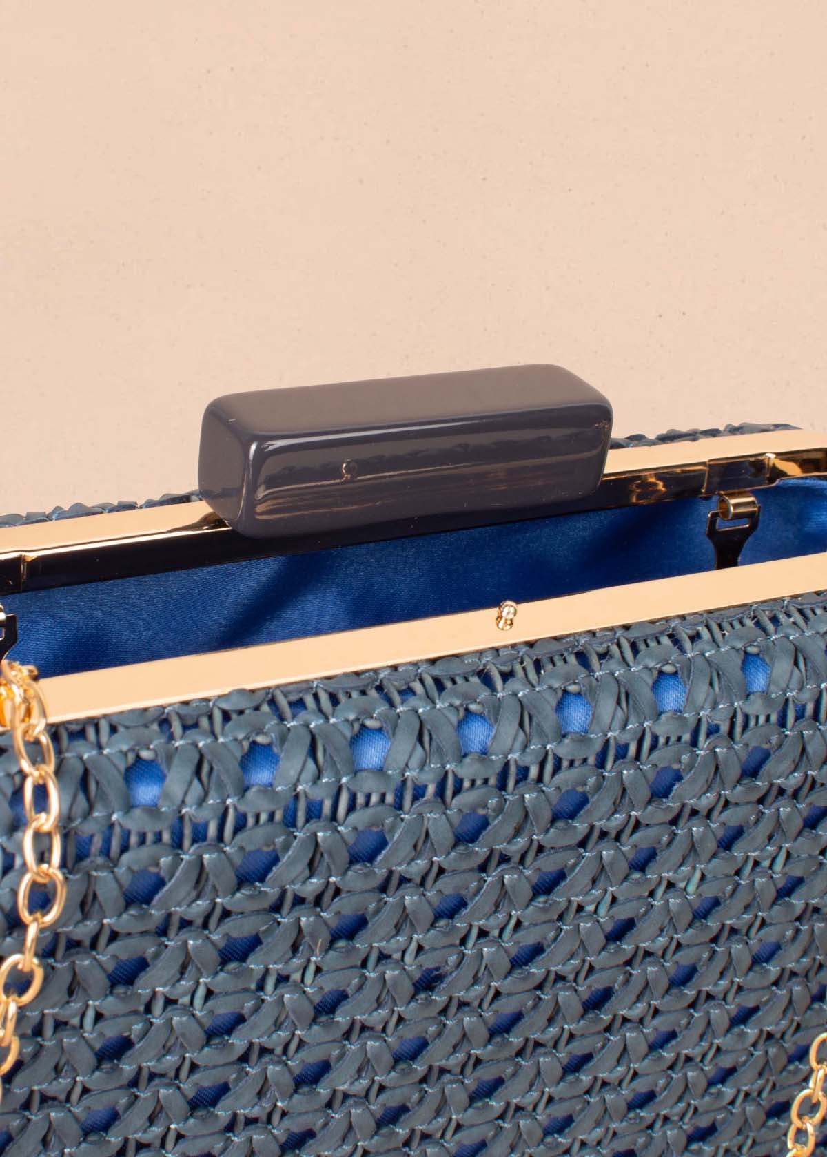 Bolso tipo bandolera color azul con tejido en fique sintético 104667