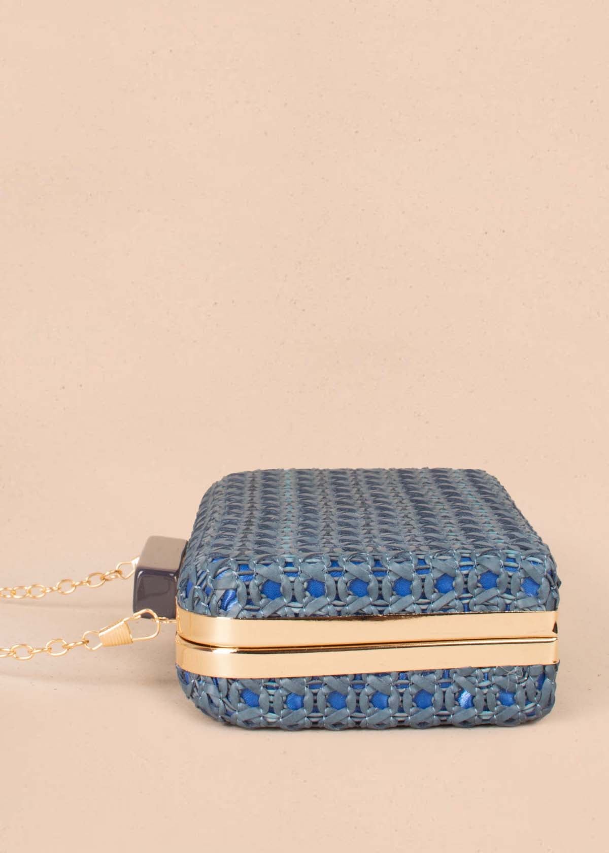 Bolso tipo bandolera color azul con tejido en fique sintético 104667