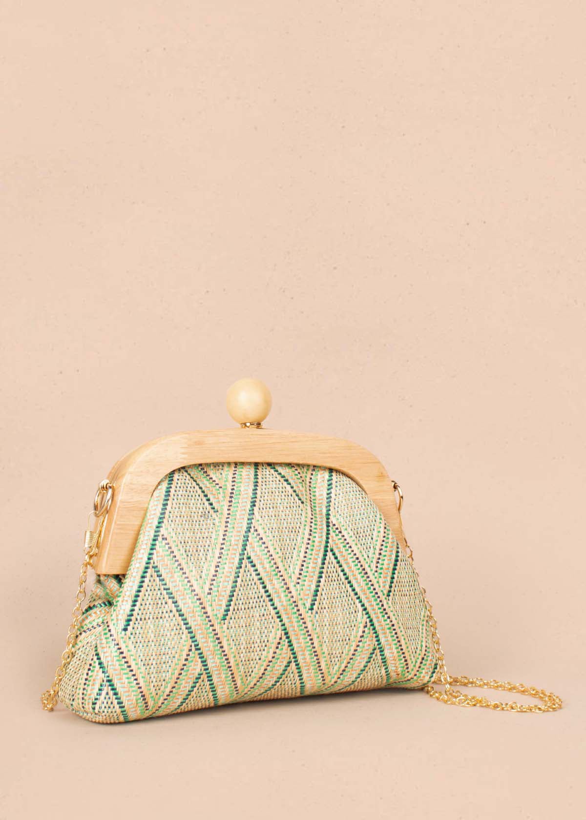 Bolso tipo bandolera color verde con fibra textil tejida y borde en madera 104670